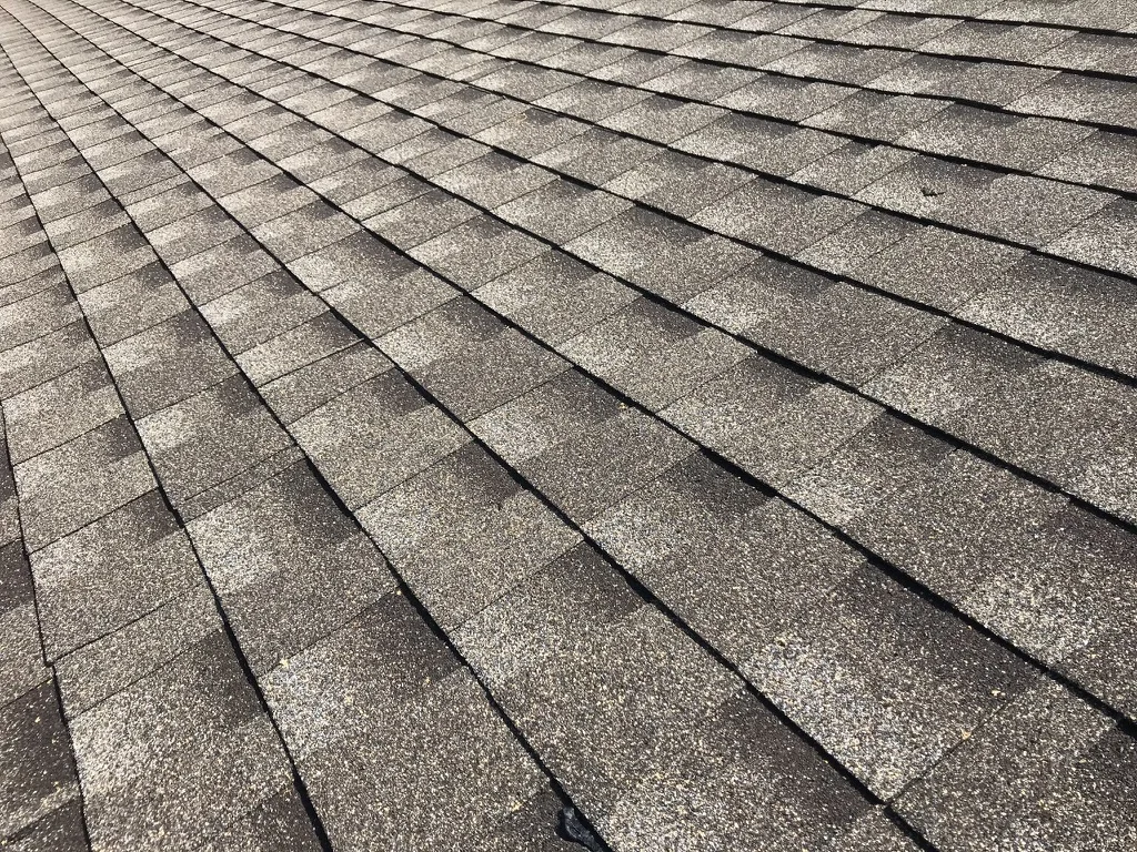 Compare & contrast Compare the photo on the left with the photo above. The photo on the left shows shingles that are worn and cracked. The photo above is one of our recent jobs and shows what your roof should look like: straight shingle lines in a fairly consistent pattern, with no dark spots or apparent damage.