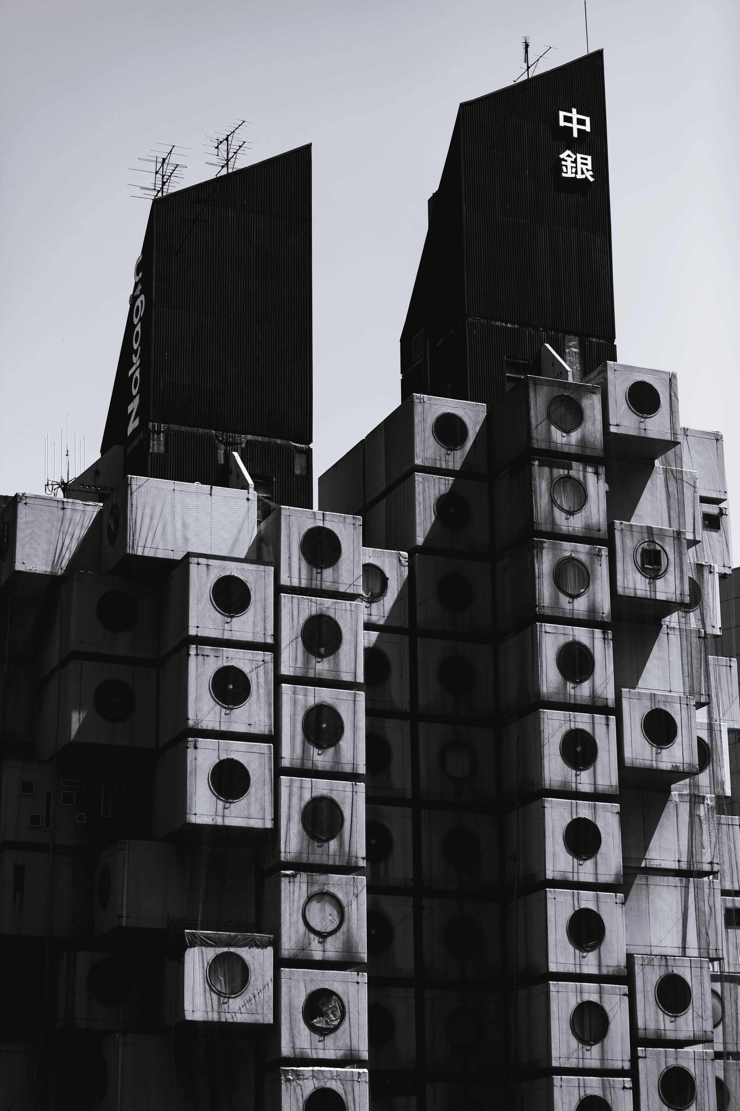 capsule-tower-tokyo.jpg