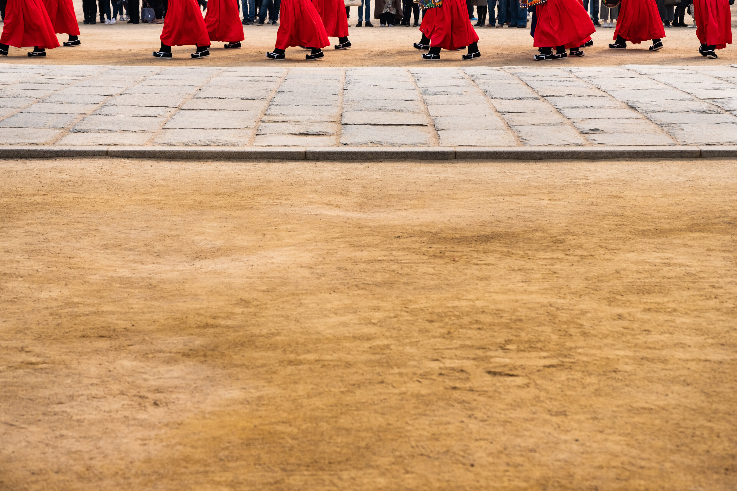 Gyeongbukgong-guard-change.jpg