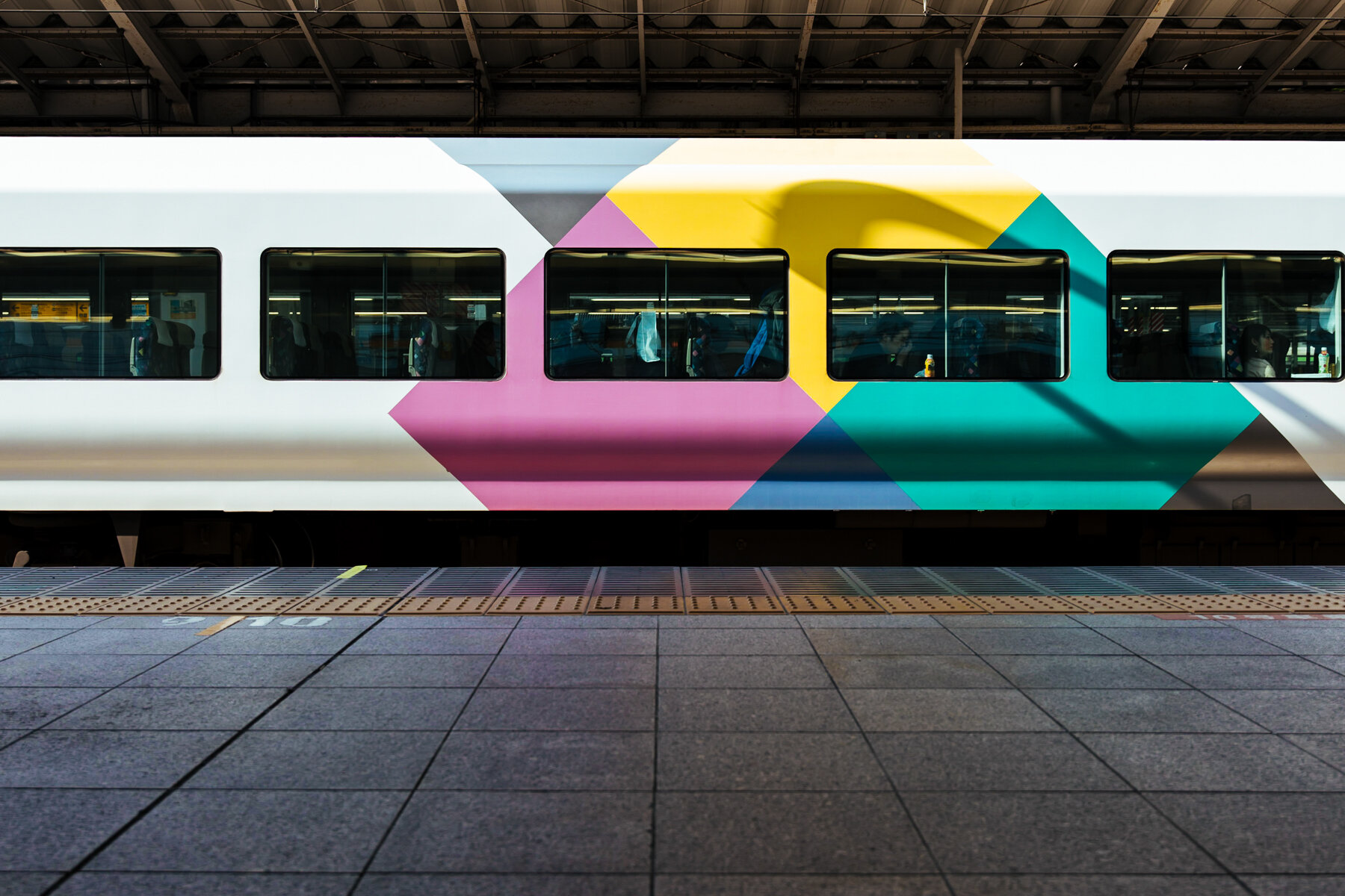 Tokyo-Shinkansen.jpg