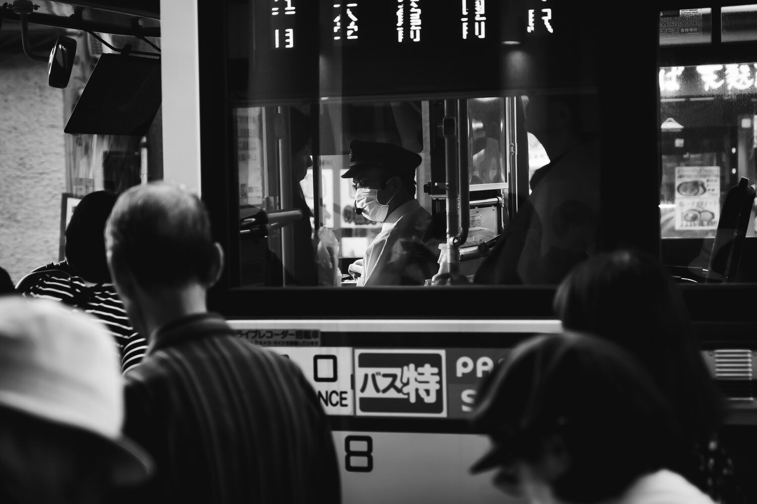 Tokyo-bus-driver.jpg