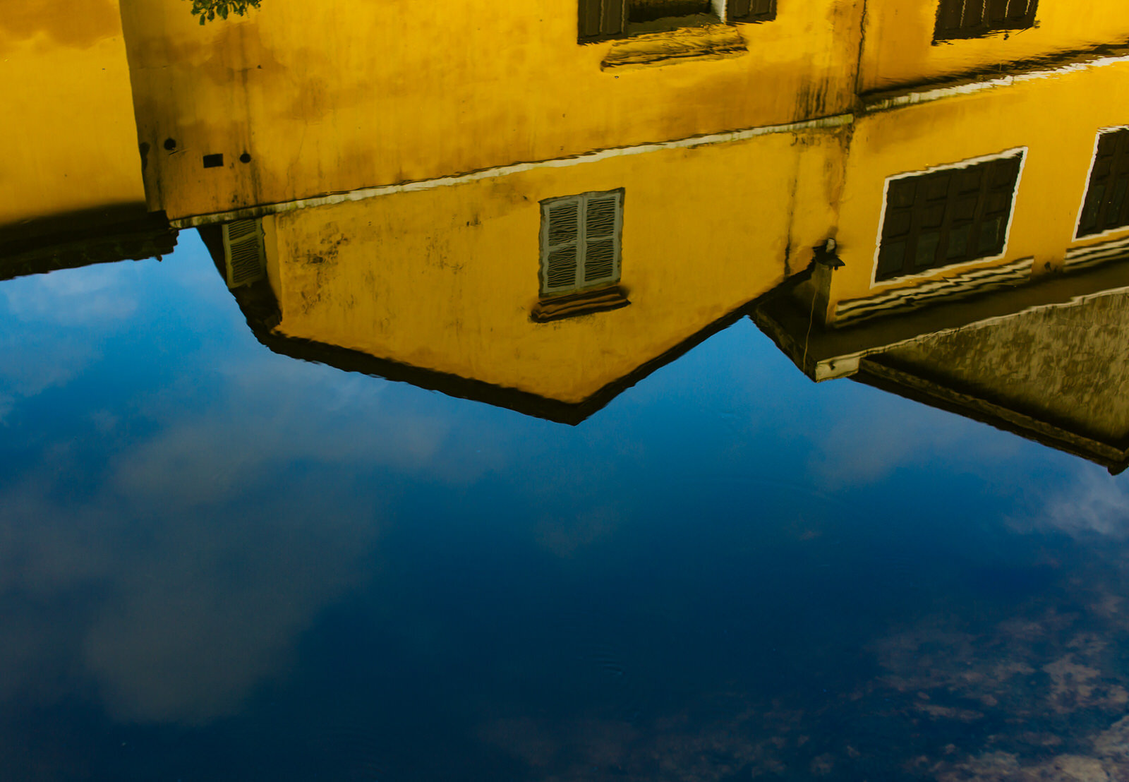 hoi-an-architecture-reflection.jpg