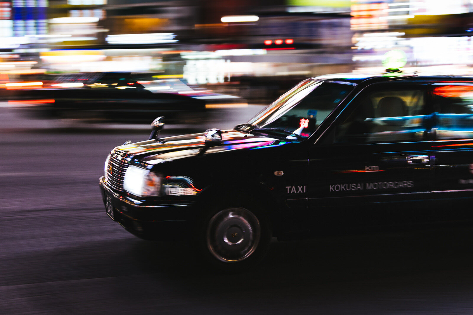 panning-tokyo-taxis.jpg