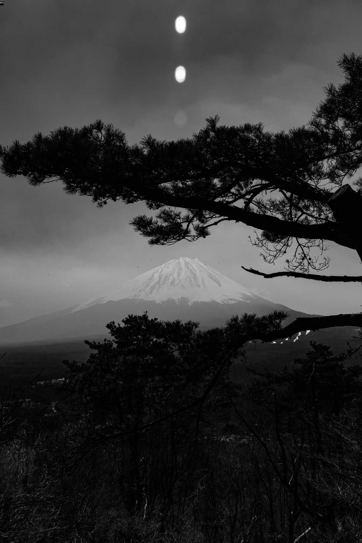 Mount-Fuji-Japan-BNW.jpg