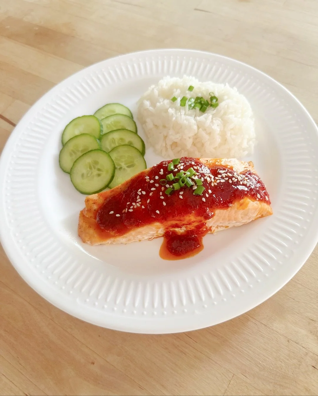 ✨The Recipe of the Week is here! If you want something delicious, but are feeling overwhelmed or pressured for time, this is a quick and flavourful dish to bring in to your weeknight rotation. Sweet and bright, with a little bit of spice, we hope you