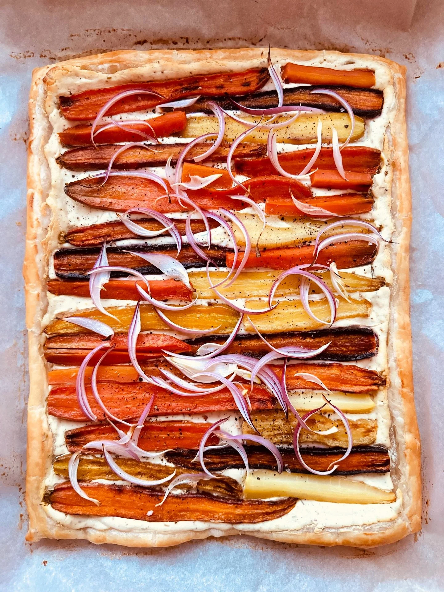 ✨It&rsquo;s Friday, and that means it&rsquo;s time for the Recipe of the Week! This gorgeous little number is a celebration of complementary textures and flavours, and would make a lovely lunch, weeknight meal, or vegetarian main course for a special