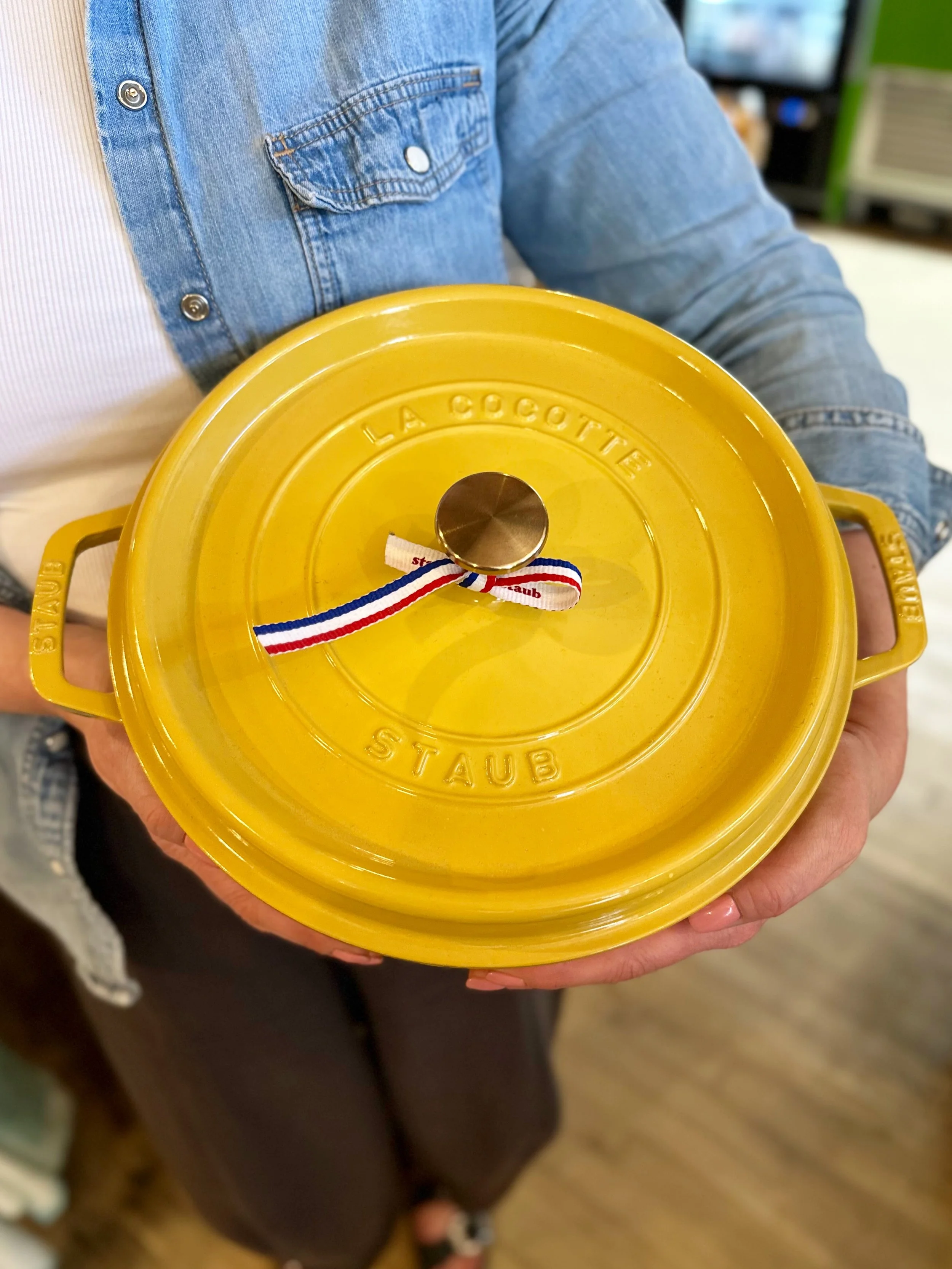 ✨Looking for a special gift idea? 

Whether for Mother&rsquo;s Day, a wedding, a birthday or anniversary, beautiful cookware always makes a beautiful gift!

Made in France, @staub_ca cocottes are versatile, durable, and absolutely gorgeous. Cast iron