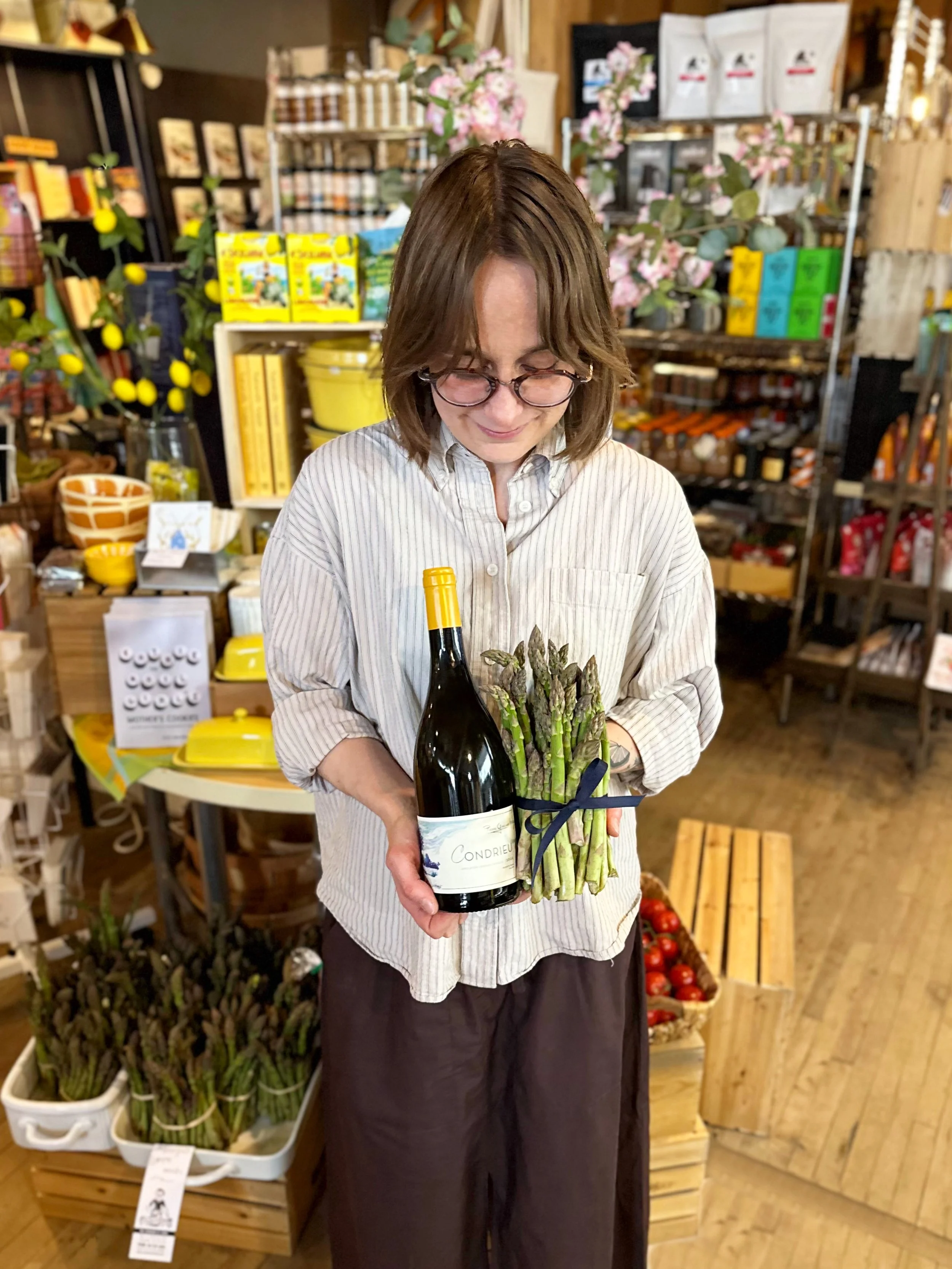 ✨Fresh Alberta asparagus is here!

This asparagus comes from Tamminga Farms in Cranford, Alberta. Tamminga Farms is family owned and operated, and has been supplying southern Alberta with fresh locally grown asparagus for over 20 years! 

The season 