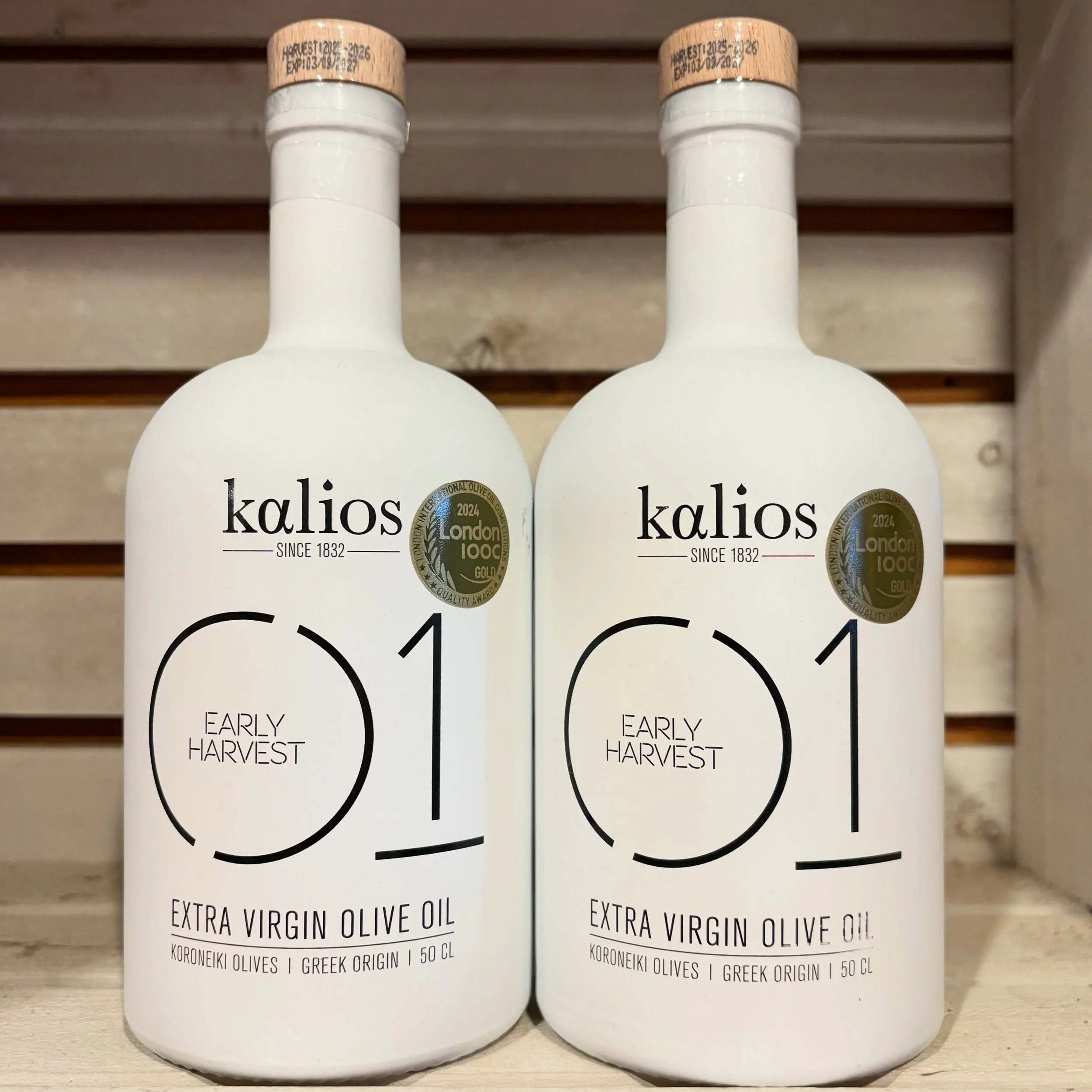 ✨Kalios - November Harvest #1 - Extra Virgin Olive Oil @mykalios🇬🇷 

Produced from Koroneiki olives. These green olives are harvested by hand at the beginning of the season in Greece. It&rsquo;s intense flavour is perfect to enhance your salads and