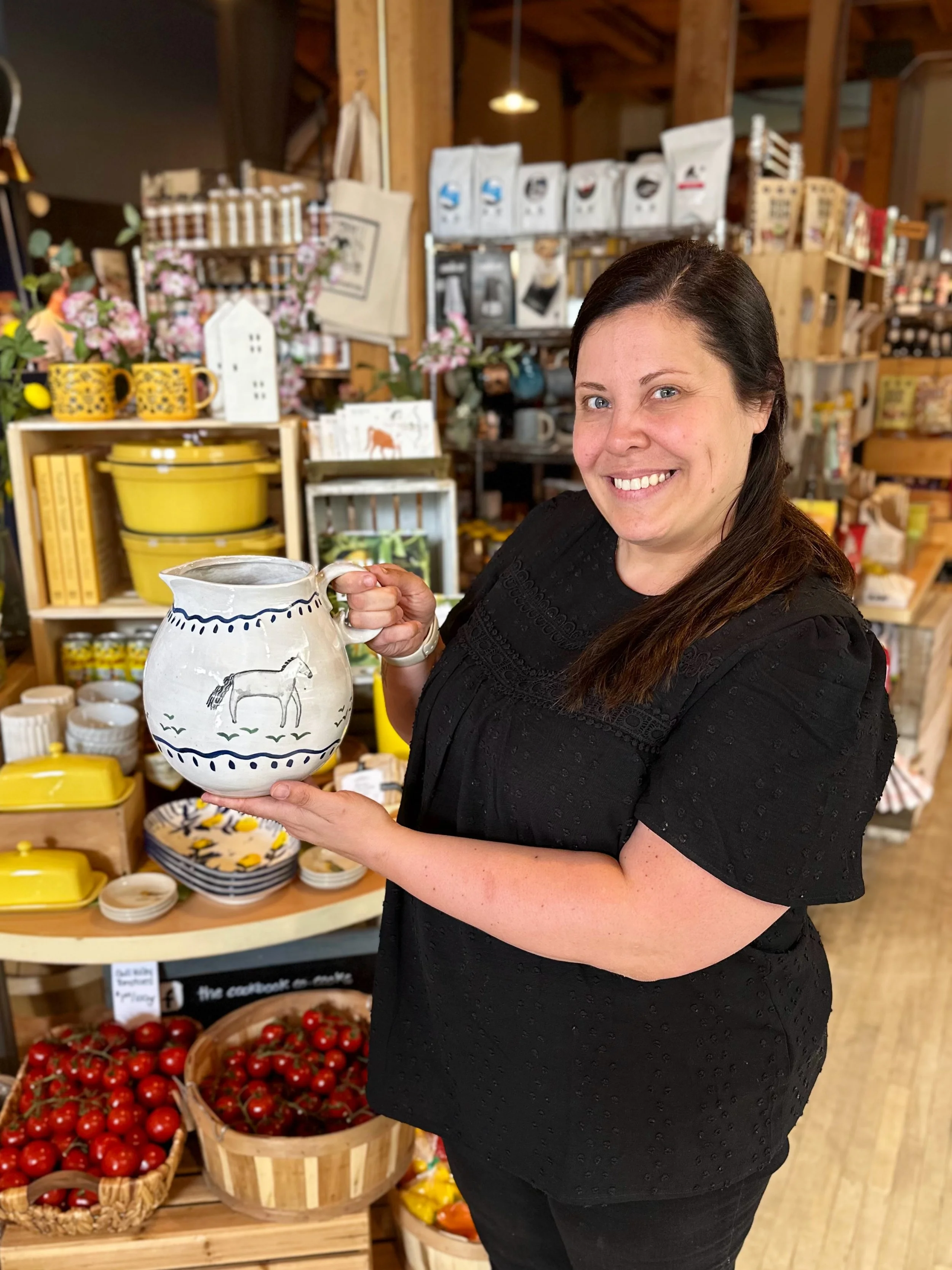 ✨🐴 We love this sweet horsie pitcher&mdash;perfect for any time of year, but especially for Stampede! 

A fabulous vessel for summer sips like lemonade, iced tea, and batch cocktails, it would also look fabulous filled with a bouquet of bright flowe