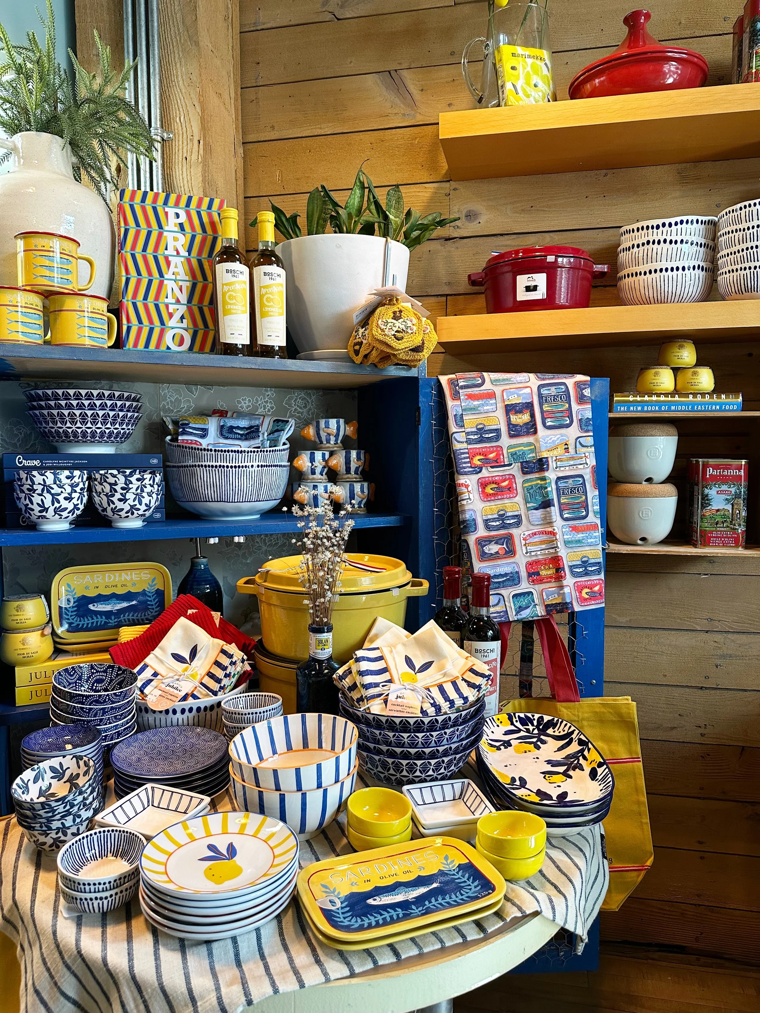 ✨We sure love summertime!

Come by and bask in the bright colours and sunny vibes!

#Yum #AllThingsCulinary #Summer #Bright #Kitchen