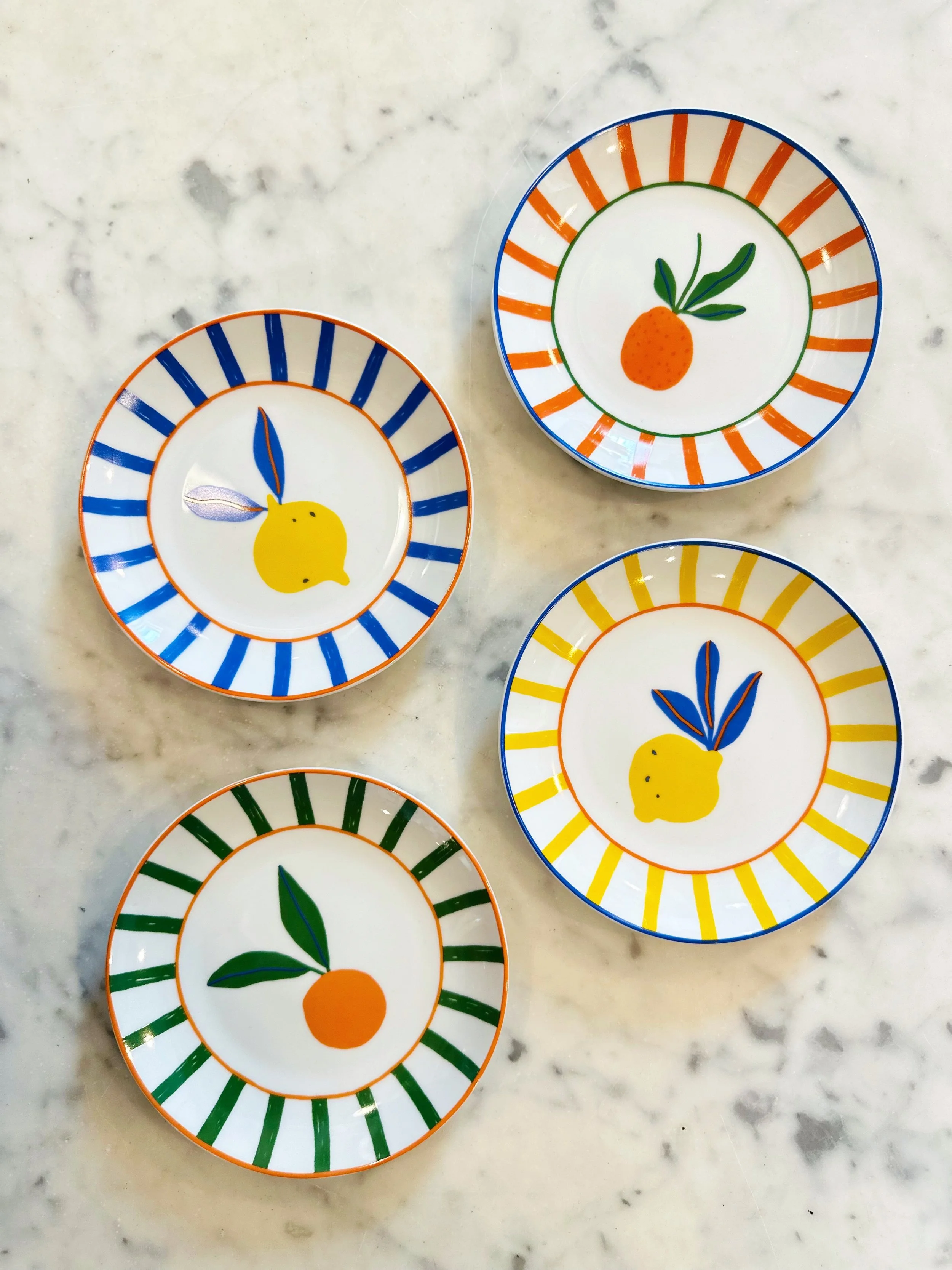 🍋 It&rsquo;s always citrus season at The Cookbook Company!

Brighten your kitchen with these lovely little plates, platters, and linens!

#Yum #AllThingsCulinary #Citrus #Kitchen #Fresh