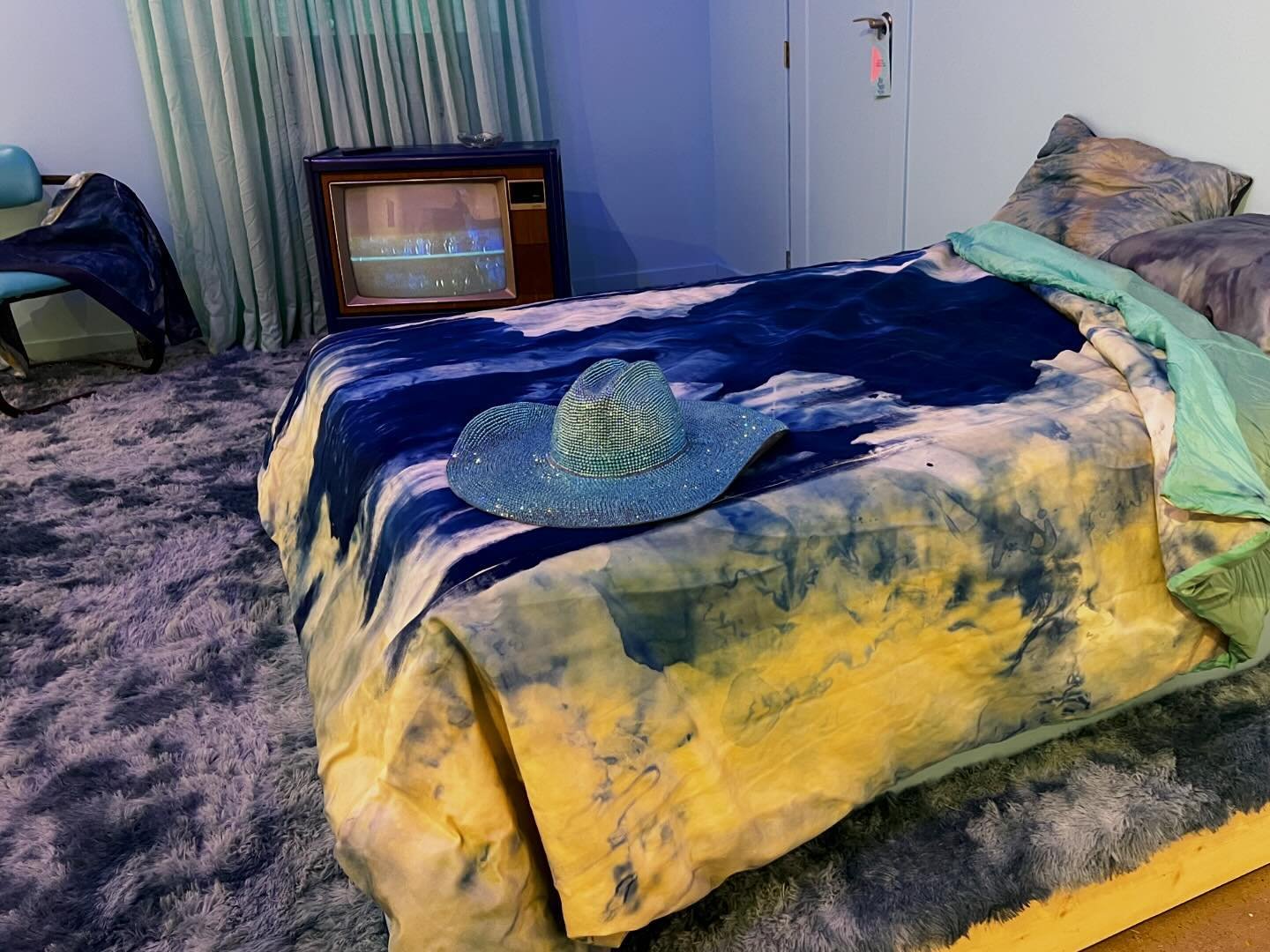UNLUCKY

This hand shaped and cyanotype blue dyed cowboy hat is decorated by around 8000 rhinestones. It took me 3 weeks and at least 60 hours of reality television. 

I&rsquo;ll be doing an exhibition tour of DIRTY PICTURE this Friday from 6-7pm @tr