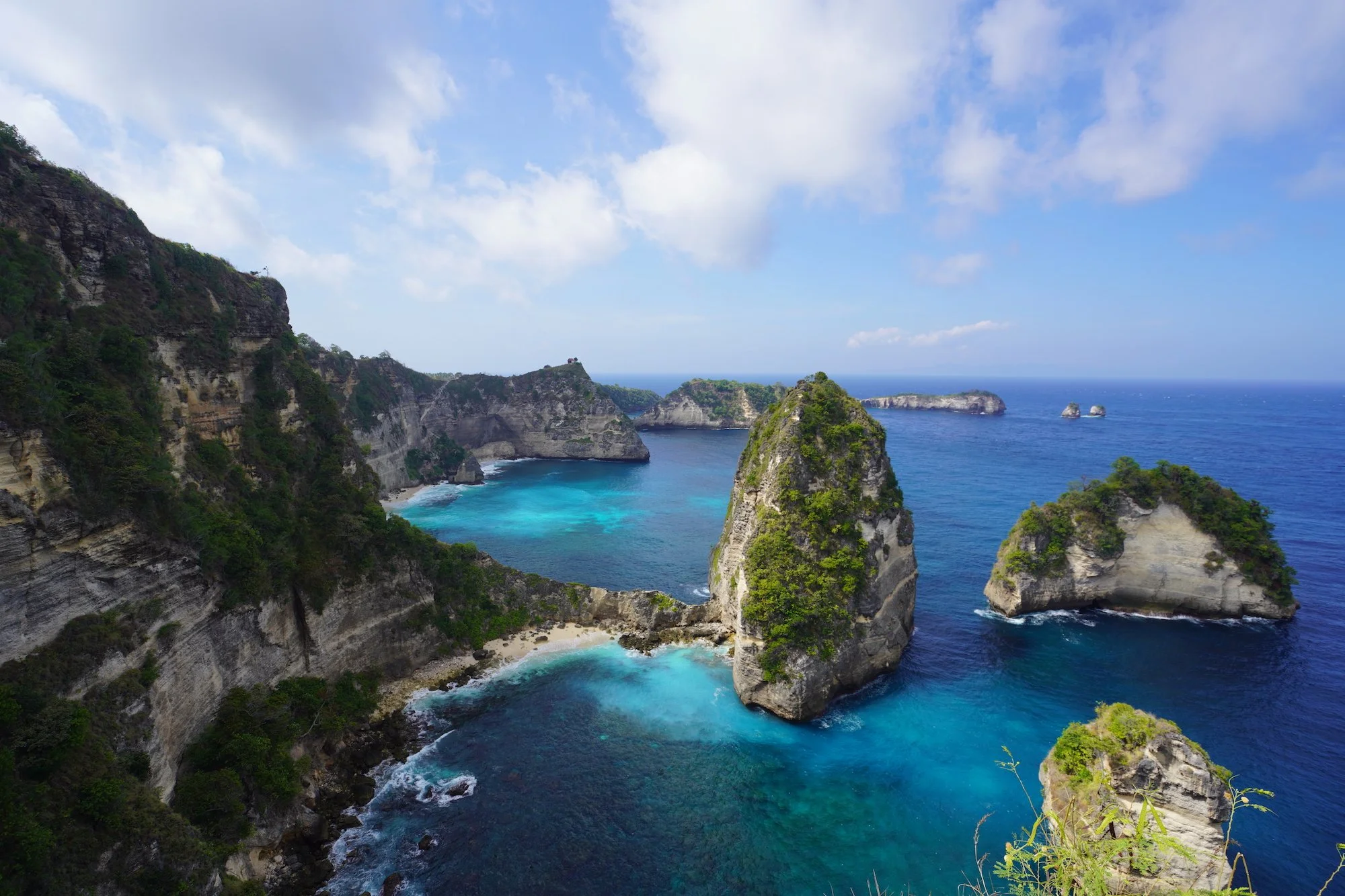 Where to Stay? Nusa Lembongan or Nusa Penida?