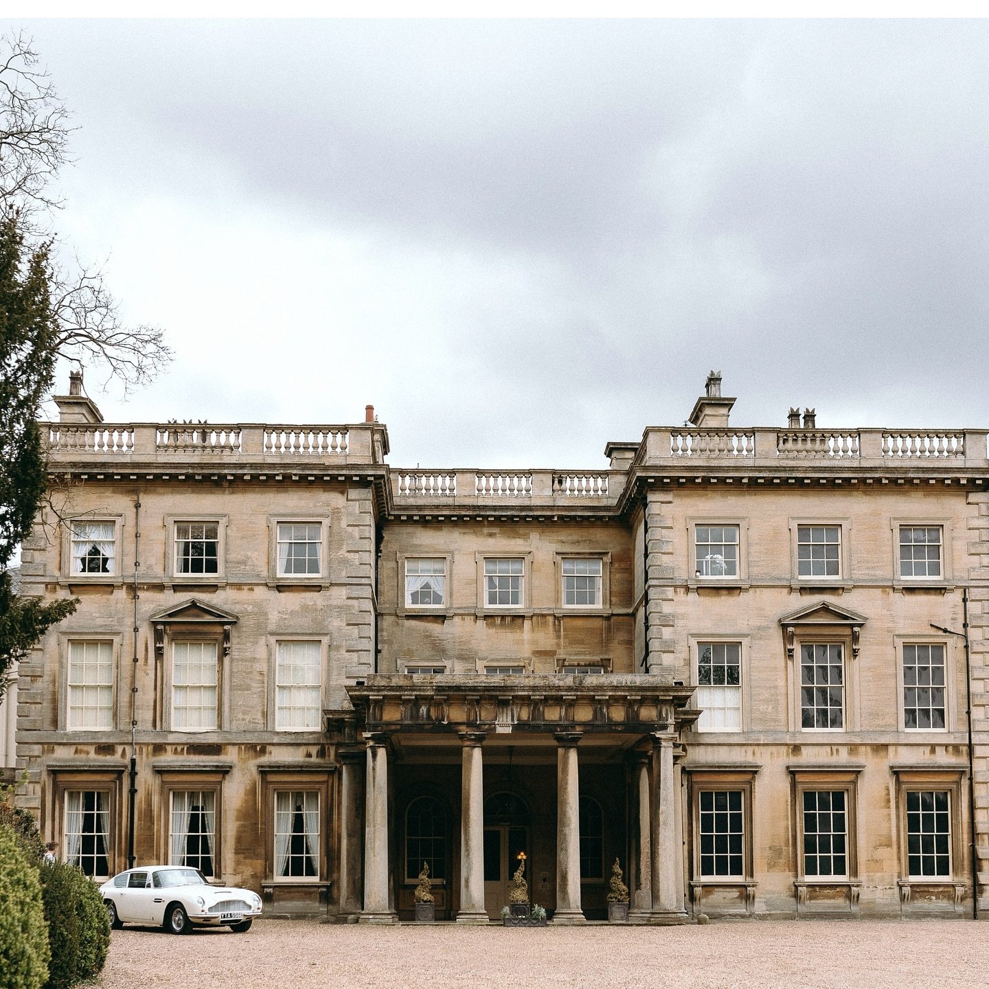 The timeless beauty of a classic car and a stately home for your wedding day will always have my heart! 

Choosing the kind of venue you get married at can feel overwhelming. Here&rsquo;s a list incase you hadn&rsquo;t considered them all.. 

*Statel