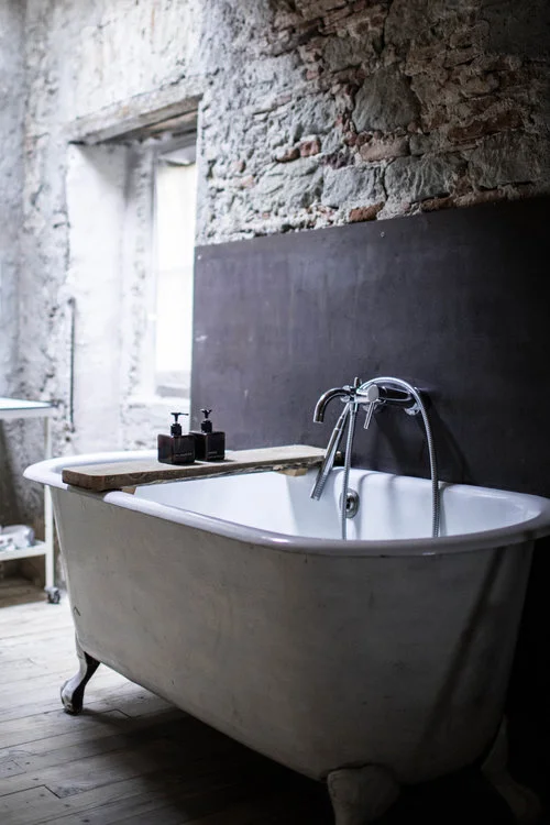 camellas-lloret-mison'd'hotes-beth-kirby-room-5-bath.jpg