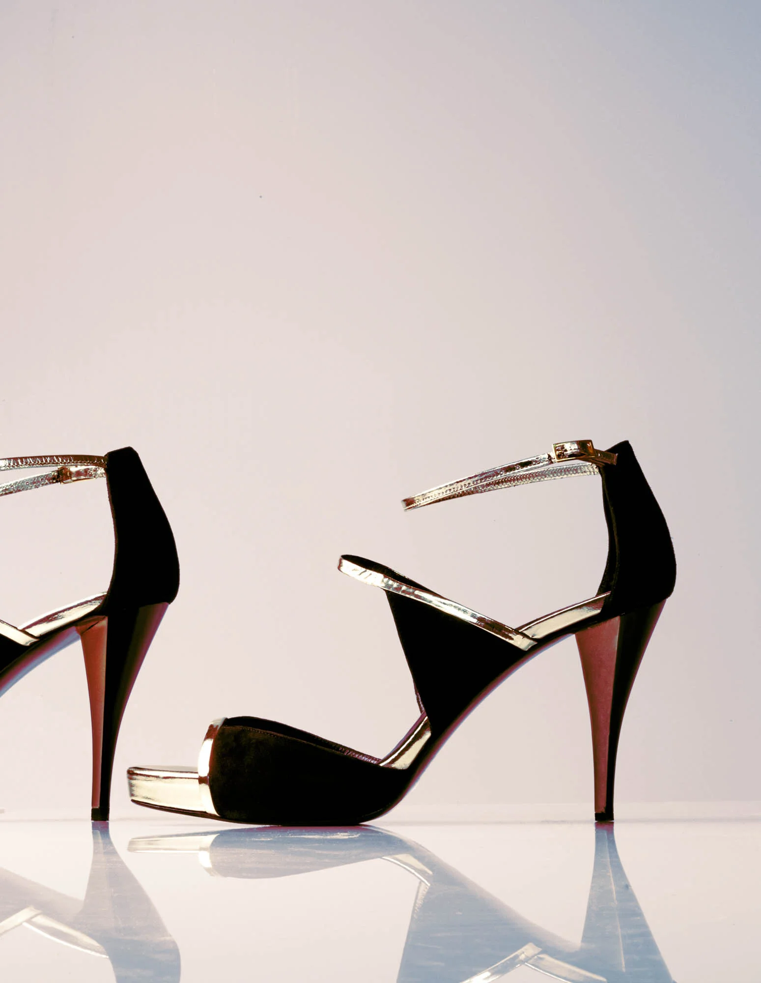 GOLDENSHOES-2f1.jpg
