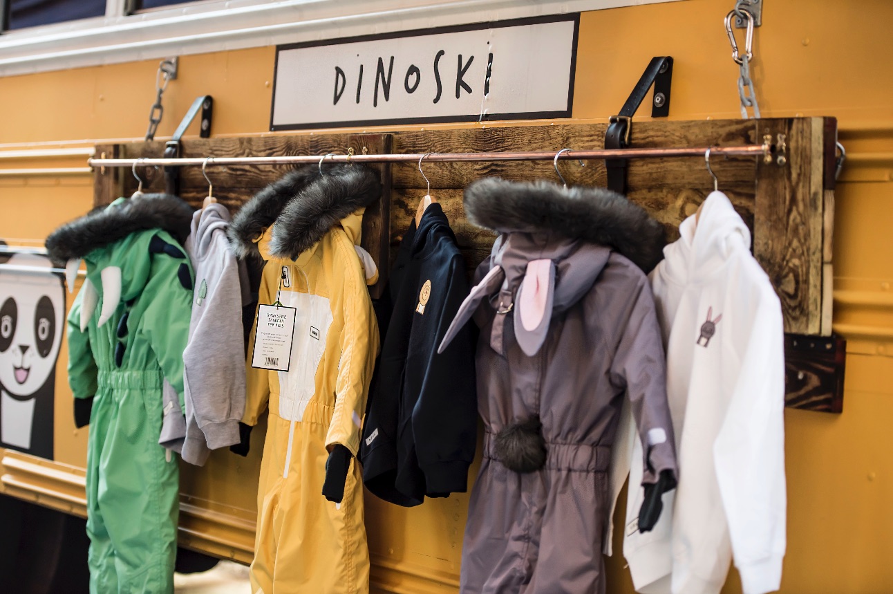 DinoSki Bus