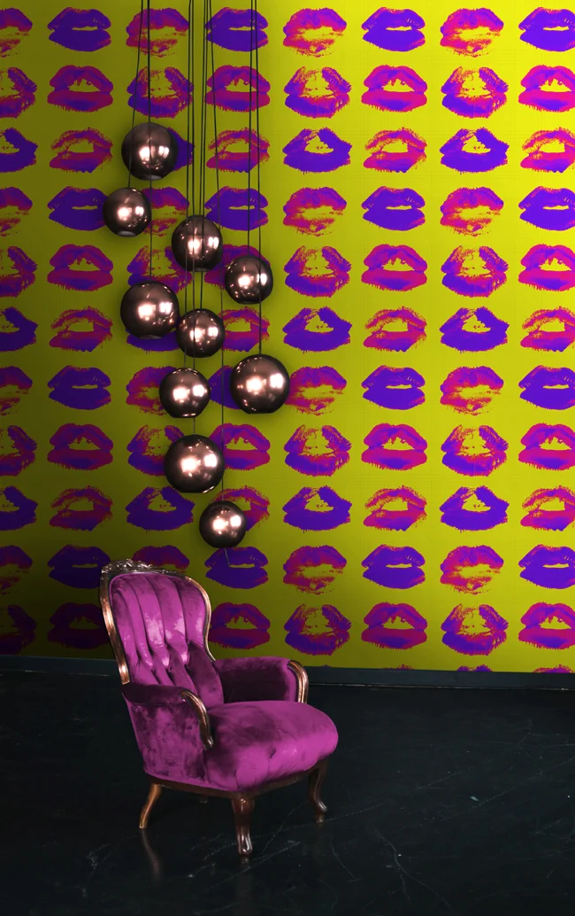 Neon kiss
