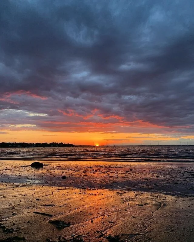 Nice night on the water. #keyportnj #monmouthcounty #unfiltered #anothersunset #colorporn #sandinmytoes #raritanbay
