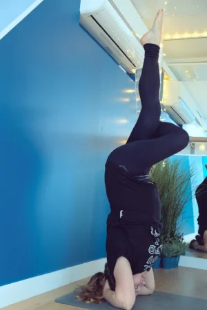 Liloolovesyoga_headstand.jpg