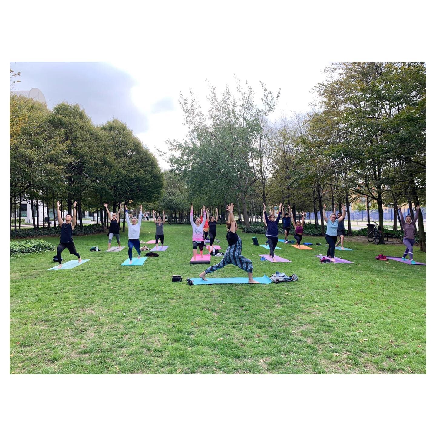 Another great class taught for @thehourwellbeing 💚 Loving those teaching in person vibes. Practicing yoga outdoors probably is one of my favourite things ever! 
.
.
.
.
.
#outdooryoga #yogainthepark #yogaeverydamnday #lovemyjob #yogateacher #yogastu