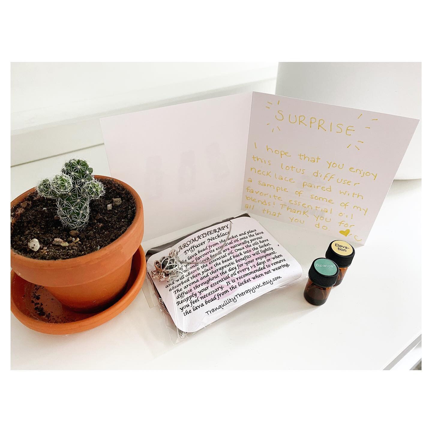 And just like that, when I happen to be diving into aromatherapy more and more, one of my beloved yogis sends me these amazing gifts! I don&rsquo;t know how I ended doing the best &laquo;&nbsp;job&nbsp;&raquo; on the planet and connecting with all th