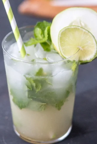 208-10-healthy-refreshing-summer-cocktails-and-mocktails-5WMeng.jpg