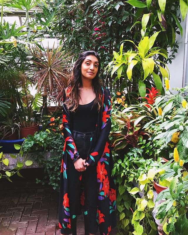 Camoflouged thanks to this @dvf wrap dress 🌿
.
.
.
.
.
#ootd #ootdfashion #fashionista #styleblogger #fashiongram #fashionblogger #styleinspiration #streetstyle #floral #plants #foliage #travelgram #zoeifyouplease #zsvpxo