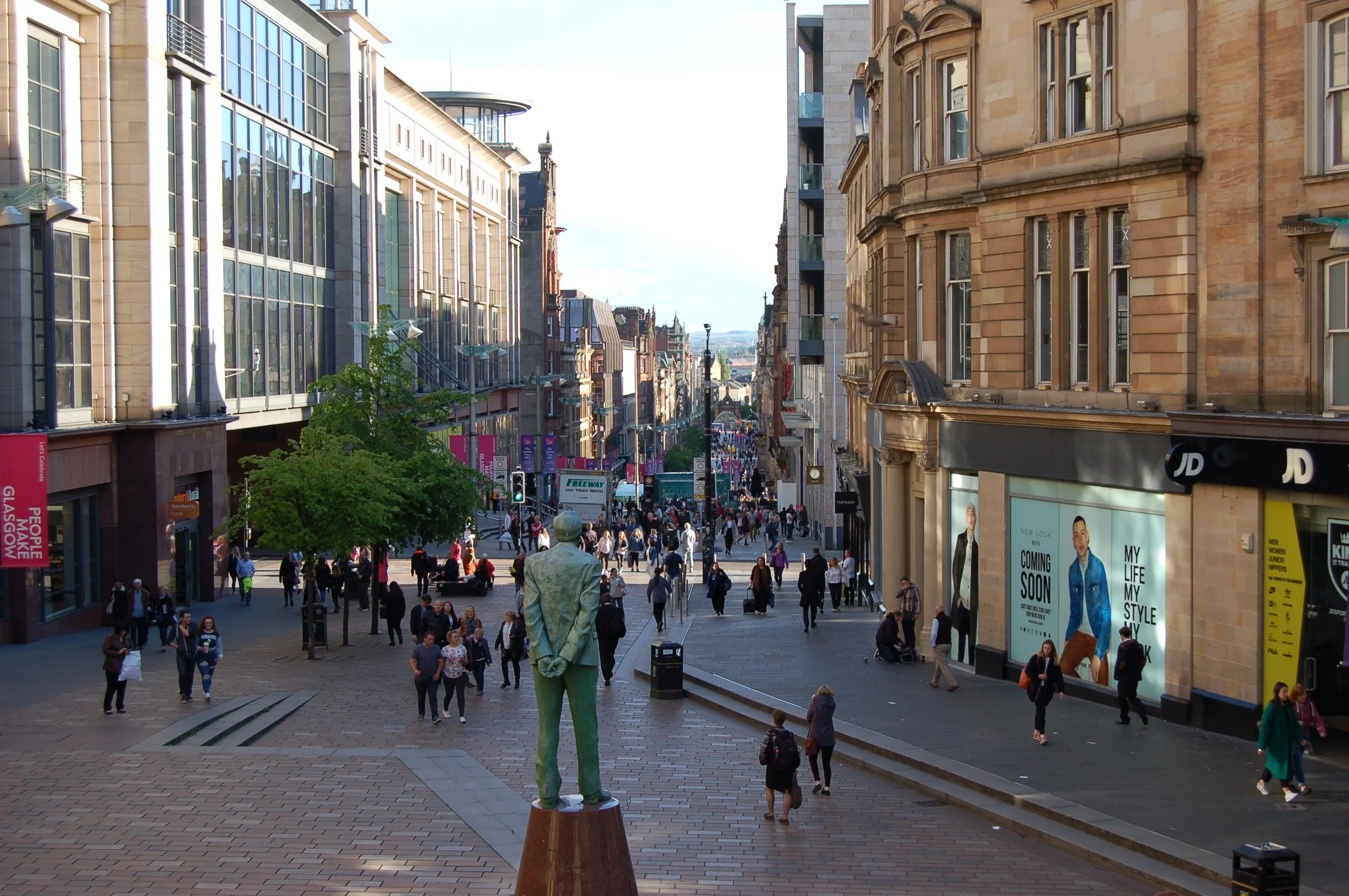  The first, First Minister of Scotland over looking shoopers on Buchanan Street&nbsp; 