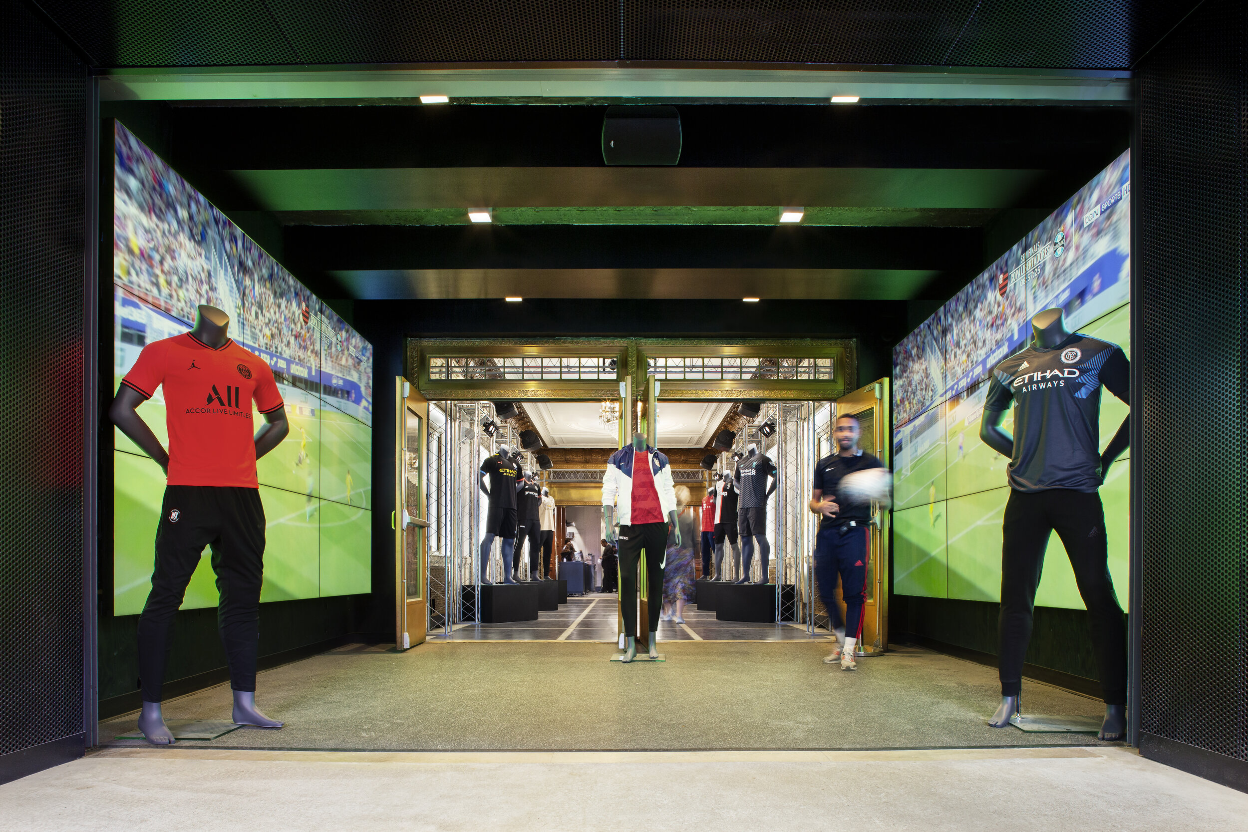 2. Carlton Architecture_Copyright Robert Lowell_PeleTimesSquare_Vestibule.jpg