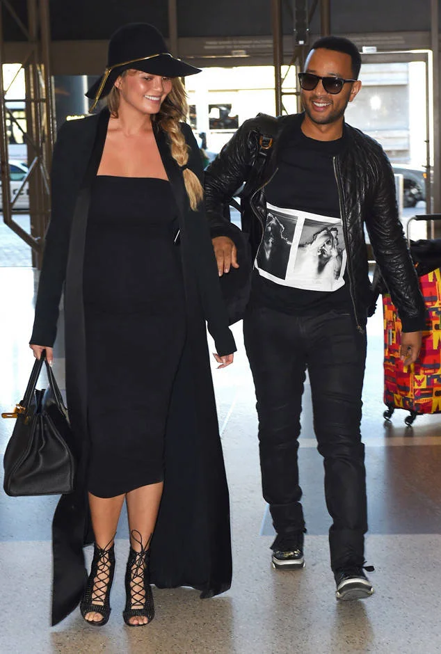 rs_634x940-151225175818-634.Chrissy-Teigen-John-Legend-LAX.ms.122515.jpg