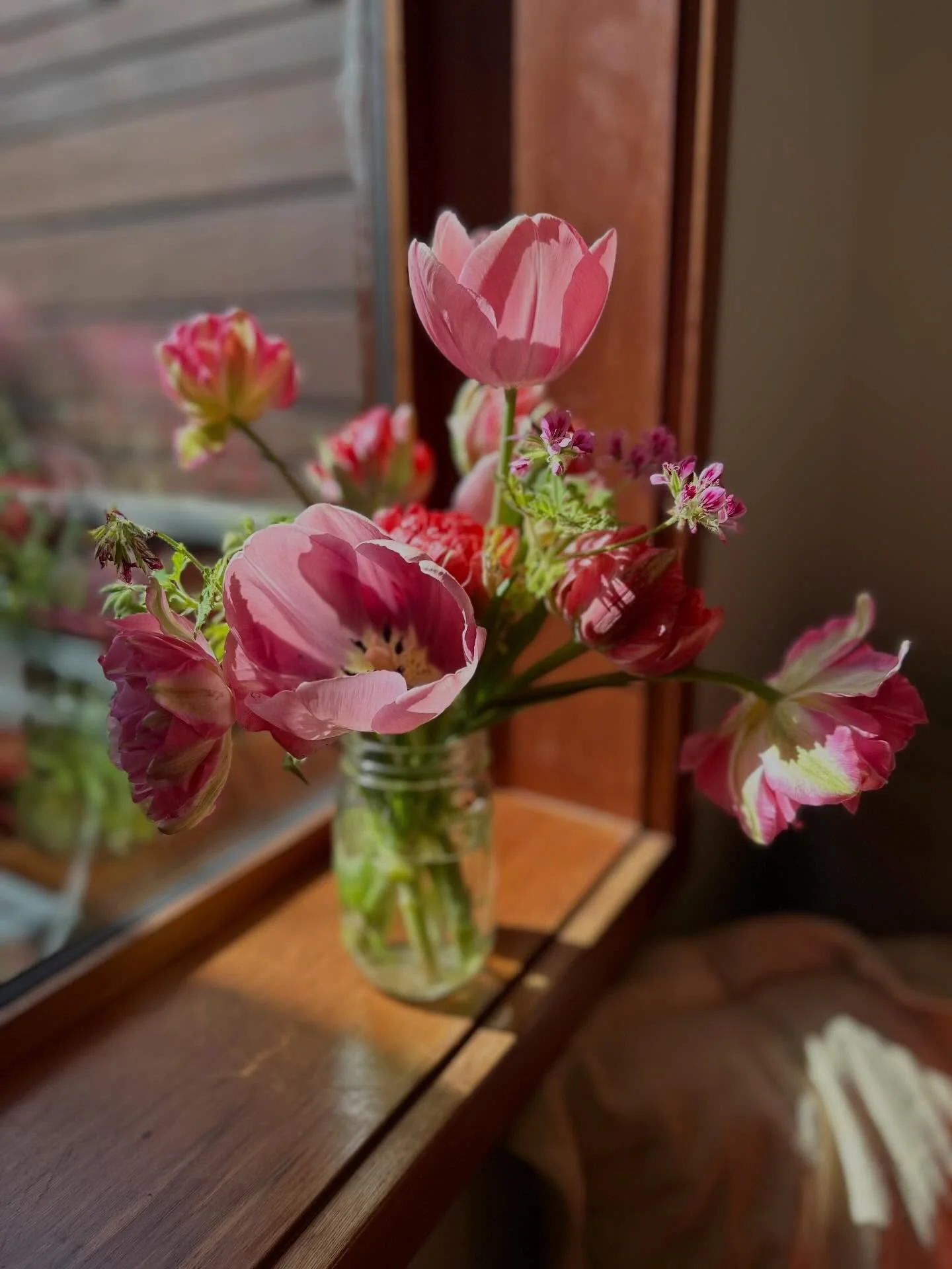 For this Flower Friday:  Experimenting with flower farming and floral arrangements as a form of meditation #flowerfarming #flowerpower #sonoma #organicfarming