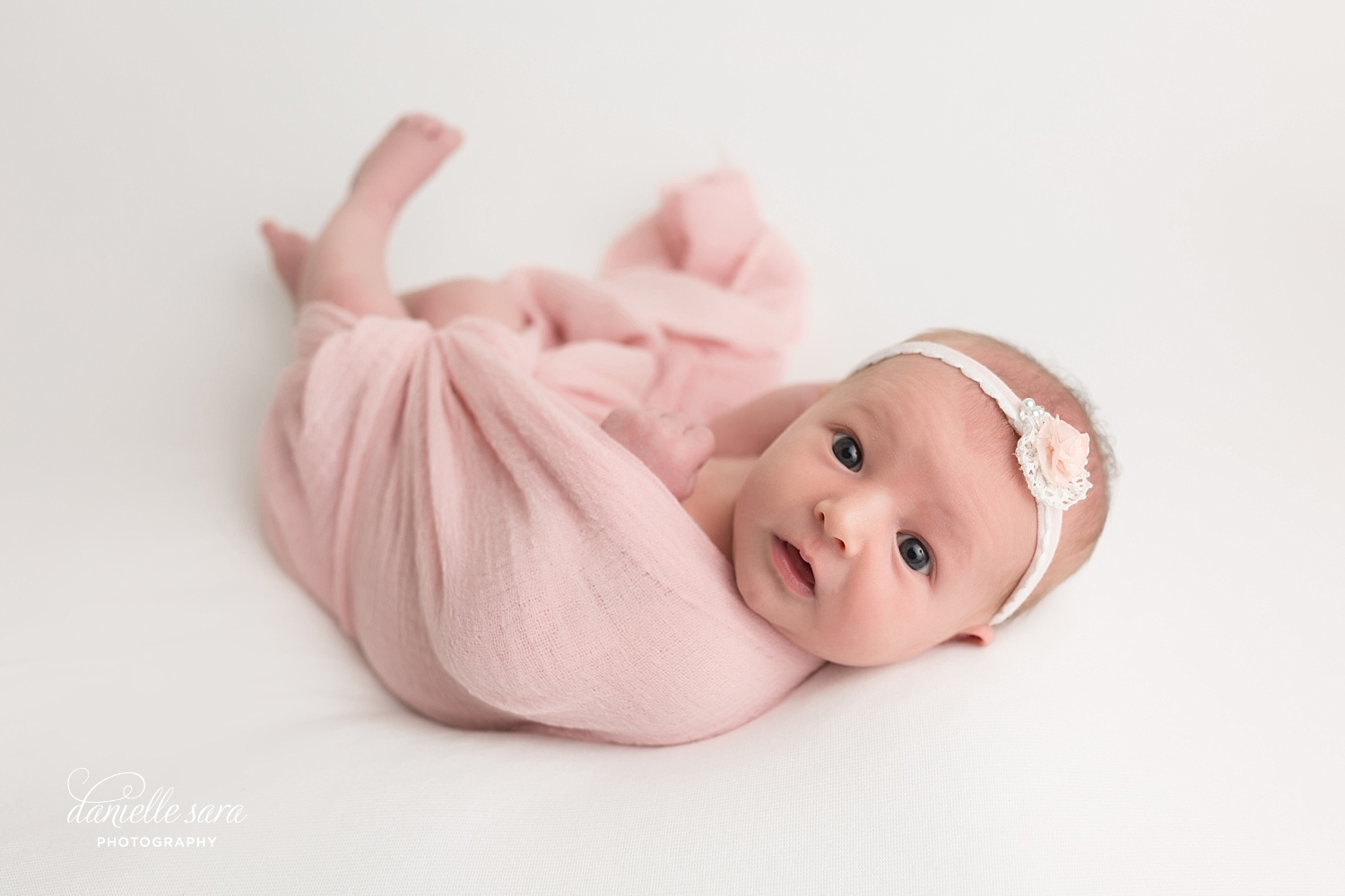 A Newborn Session for the DC Mom's Blog_0979.jpg