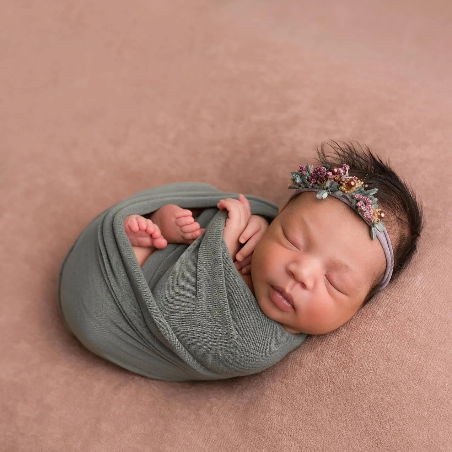 Little bundle of perfection ✨  Make sure you swipe for a very charming furbaby sibling!

*
*
*
*
*
#babiesofinstagram #newbornlove #newbornphotos #dcbabyphotographer #newbornart #silverspringphotographer #bethesdaphotographer #potomacphotographer #be