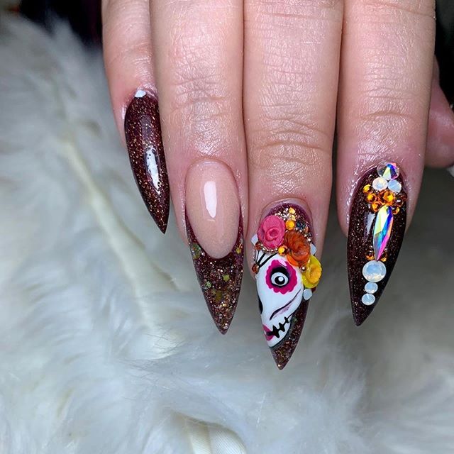 Halloween is upon us. Make sure your nails slay! 💅🏽🎃
