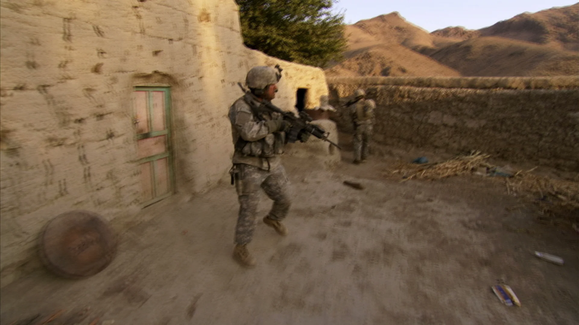 The Hoggard crew follows the Green Berets into an Afghan compound they suspect of harboring a Taliban bomb-maker.