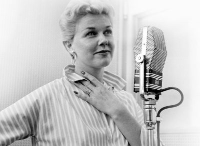 doris-day_inside_lt_-c-sony-music-archives-1-_wide-8412e31f20ae463534d2d12d1a6f03f747e51547-s800-c85.jpg