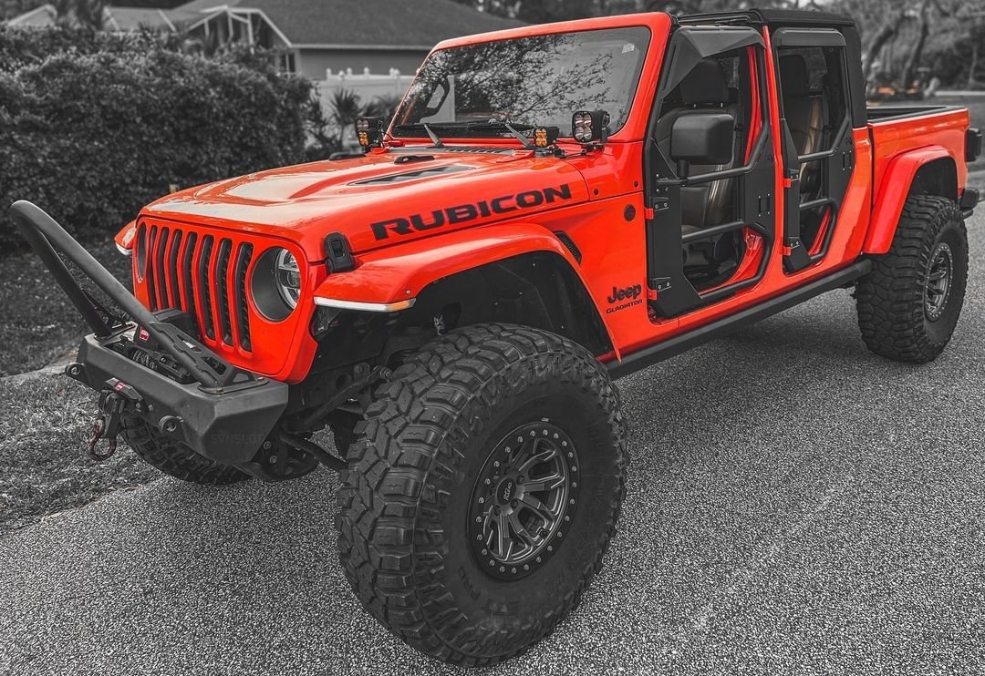 Check out this 2020 Jeep Gladiator Rubicon in the eye-catching Punk&rsquo;n color, sitting pretty on 17&rdquo; Dirty Life Wheels DT-1! This off-road beast is ready to tackle any terrain with style. #repost @my7slot

#dirtylifewheels #dirtyliferacewhe