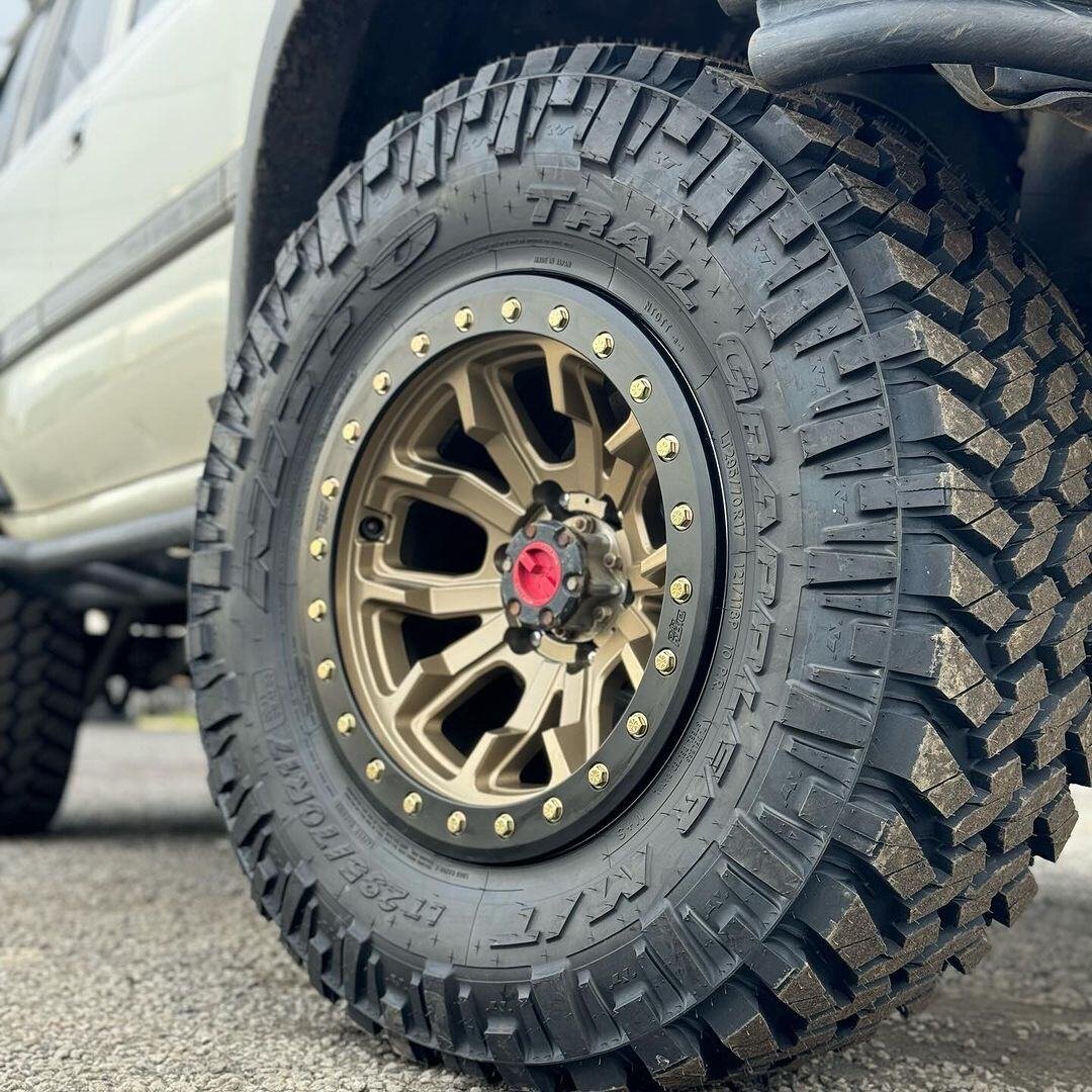Check out these incredible Dirty Life DT1 wheels fitted on a Nissan Patrol! The rugged design of the wheels perfectly complements the off-road capabilities of the Patrol. Big shoutout to @modkingzaus for sharing this awesome build! 

#dirtyliferacewh