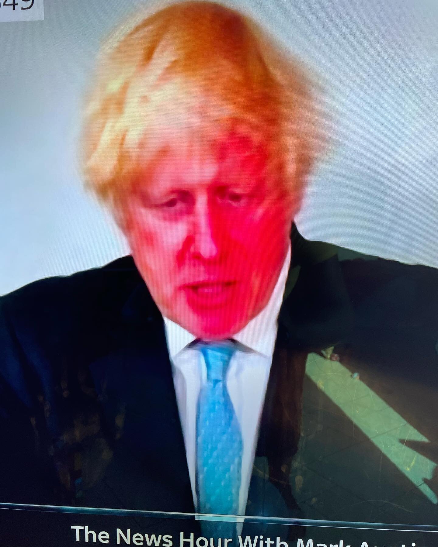 Oh dear! @borisjohnsonuk 
⠀
Dealing with sunburn&hellip;. Some socially distanced tips from behind my mask 😉
⠀
❗️keep the skin cool - cool showers and flannels will help to take the heat out of the skin.
⠀
❗️apply a soothing after sun lotion - gel t