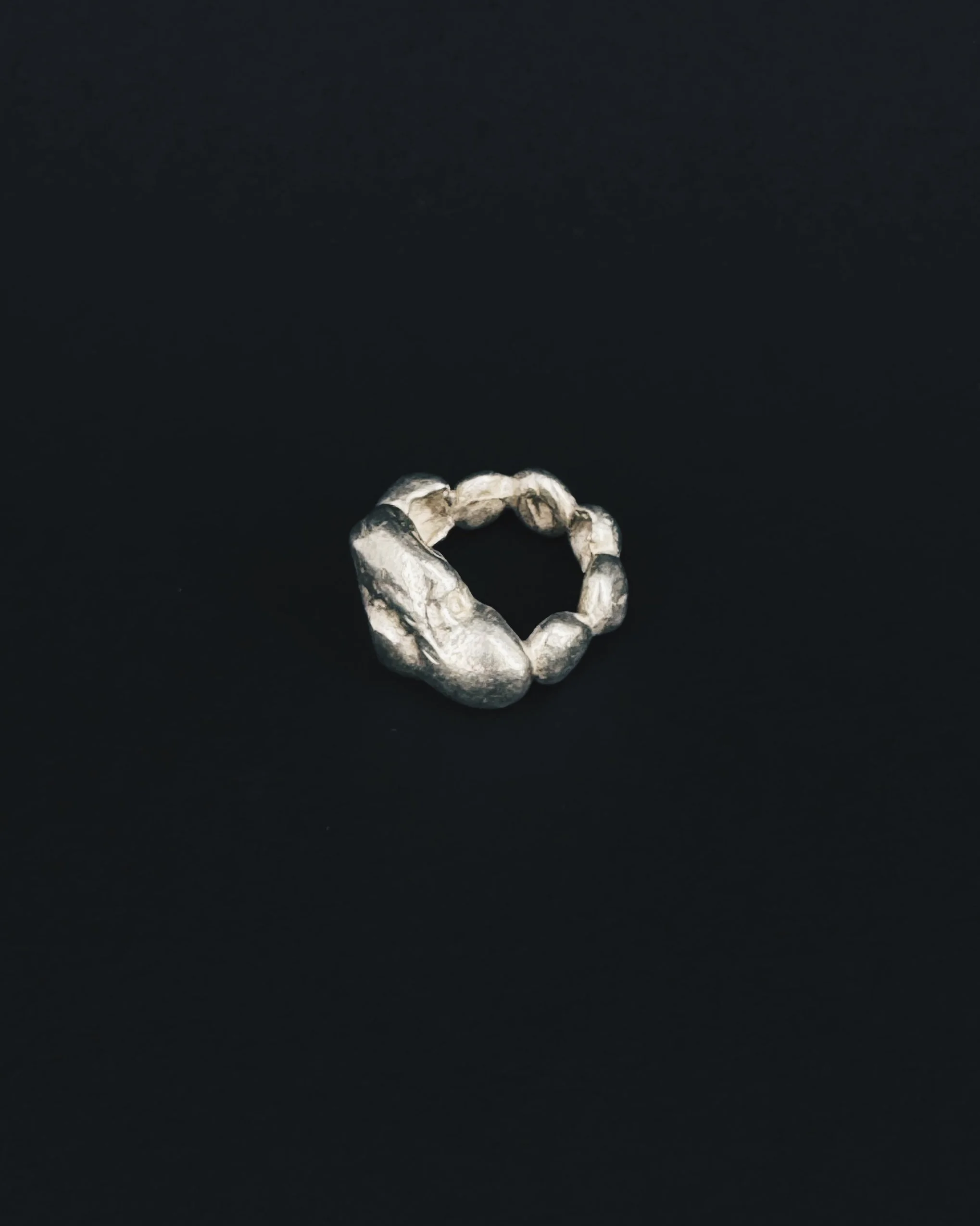 jakhu-studio-moon-drops-ring-01-2.jpg
