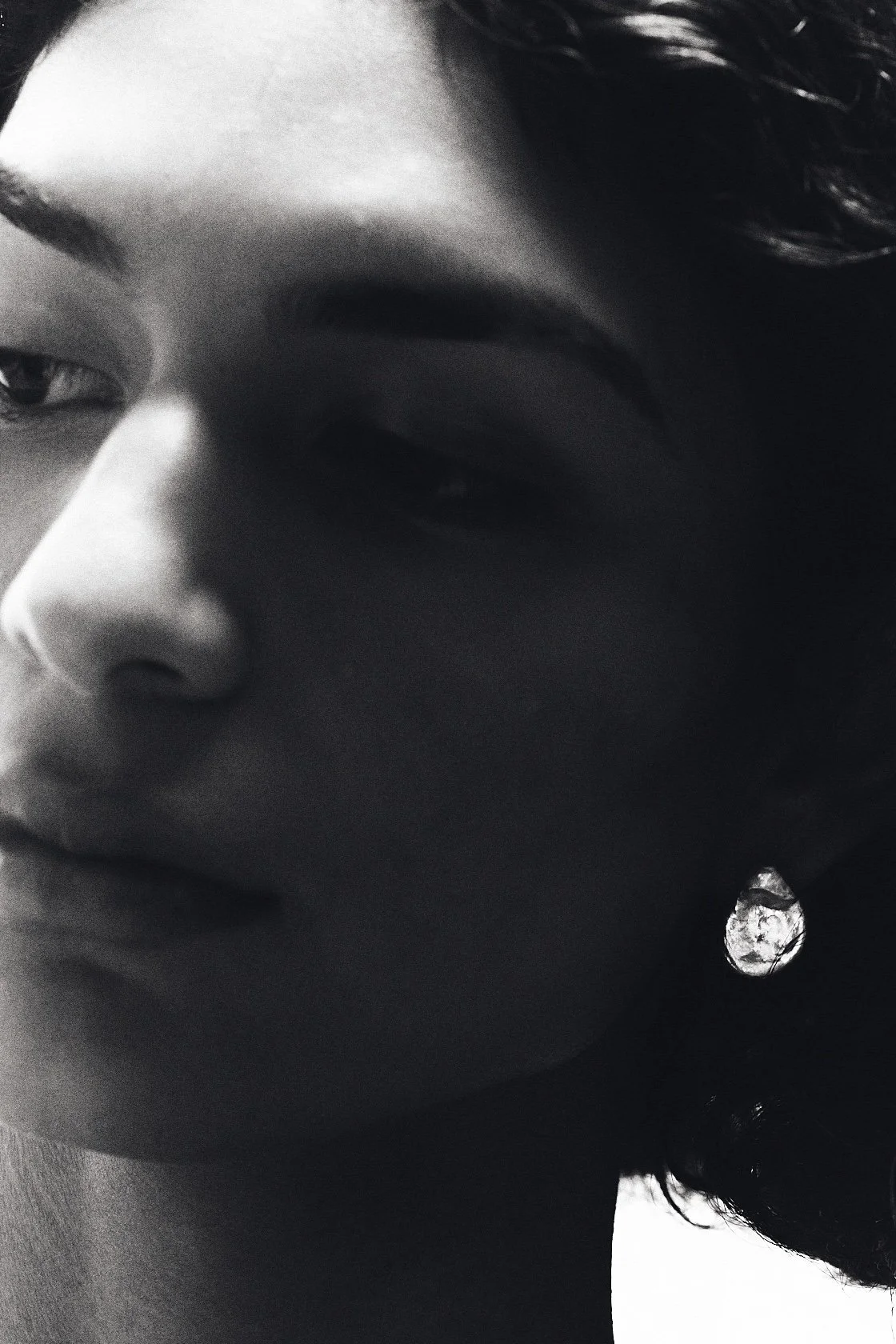 JAKHU-Moon-drops-Studs-03-on-model.jpeg