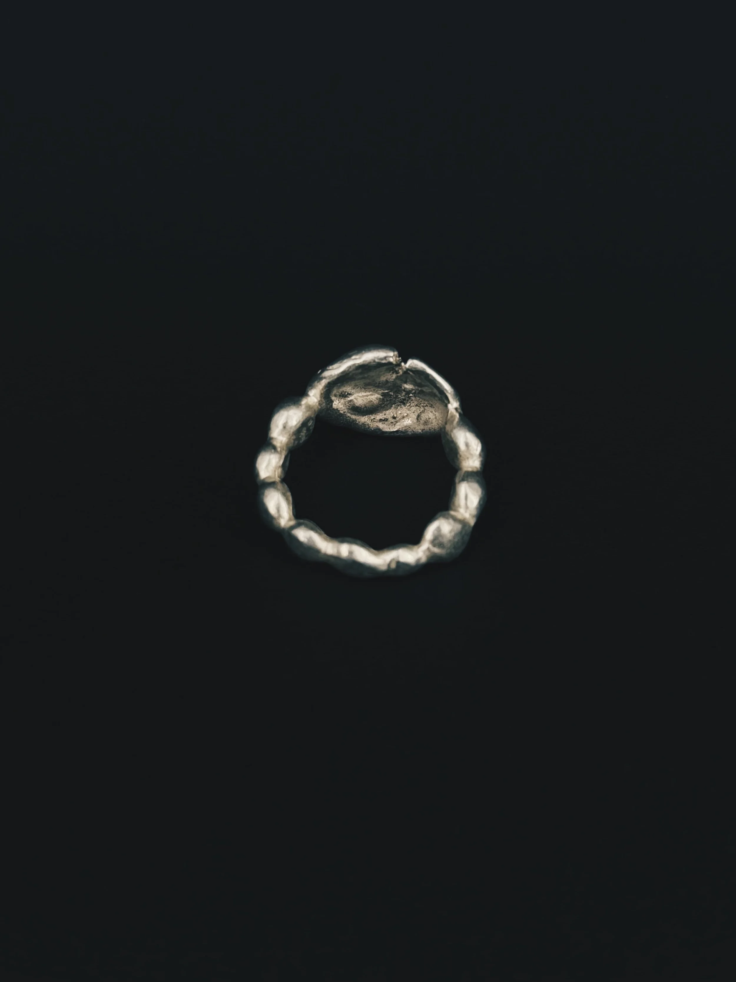 jakhu-studio-moon-drops-ring-05-1.jpg