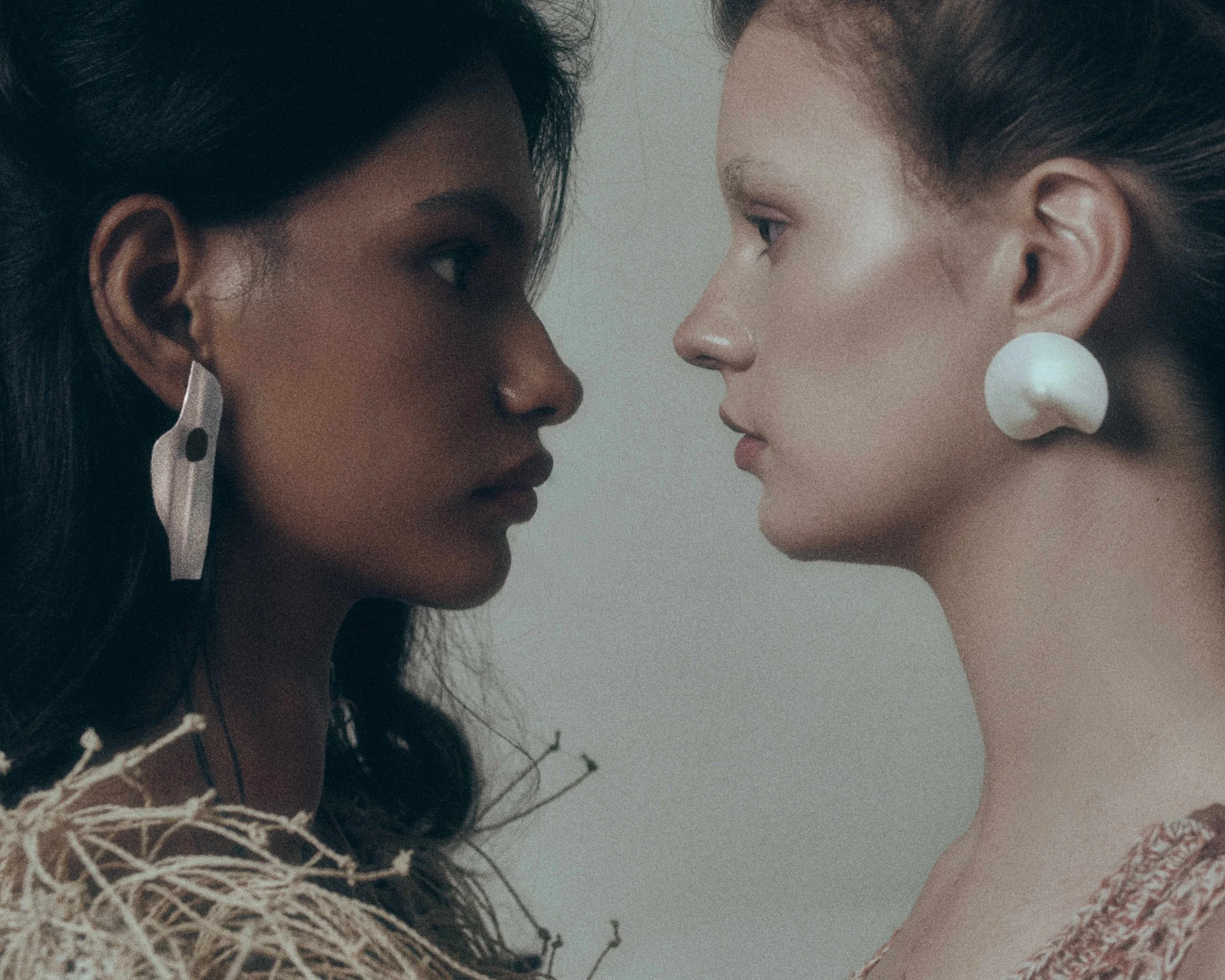 jakhu-016-earrings-models.jpeg