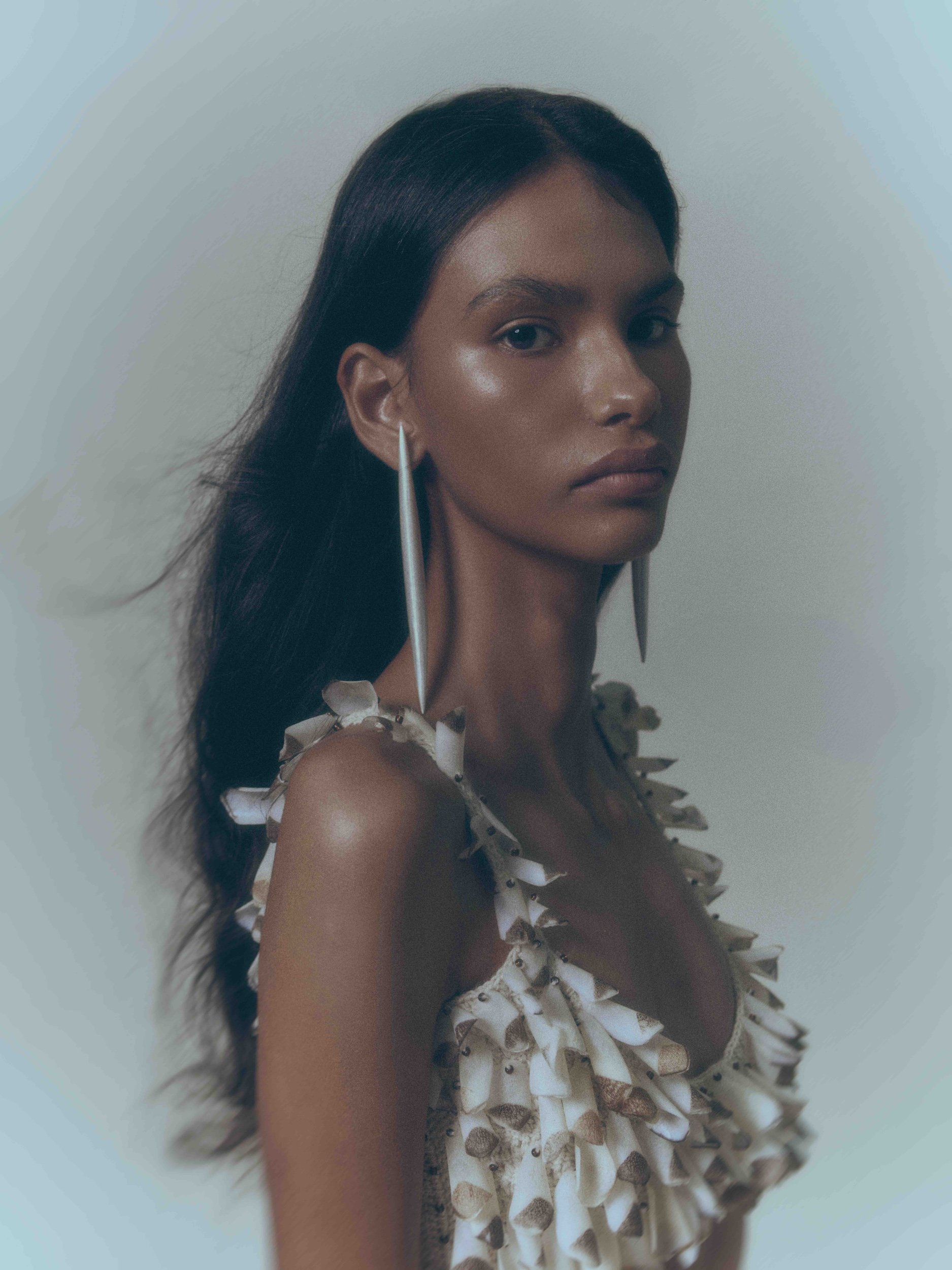 jakhu-016-puchka-earrings-large-model.jpeg