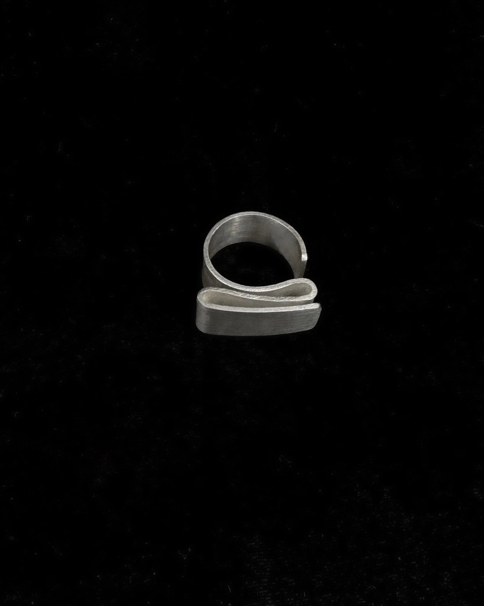 Jakhu_Studio_Tili_Folded_Ring.jpg
