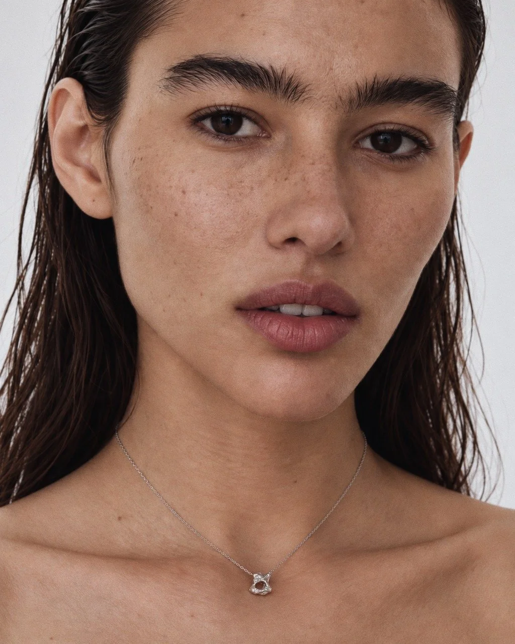 jakhu-moon-drops-charm-01-model-2.png