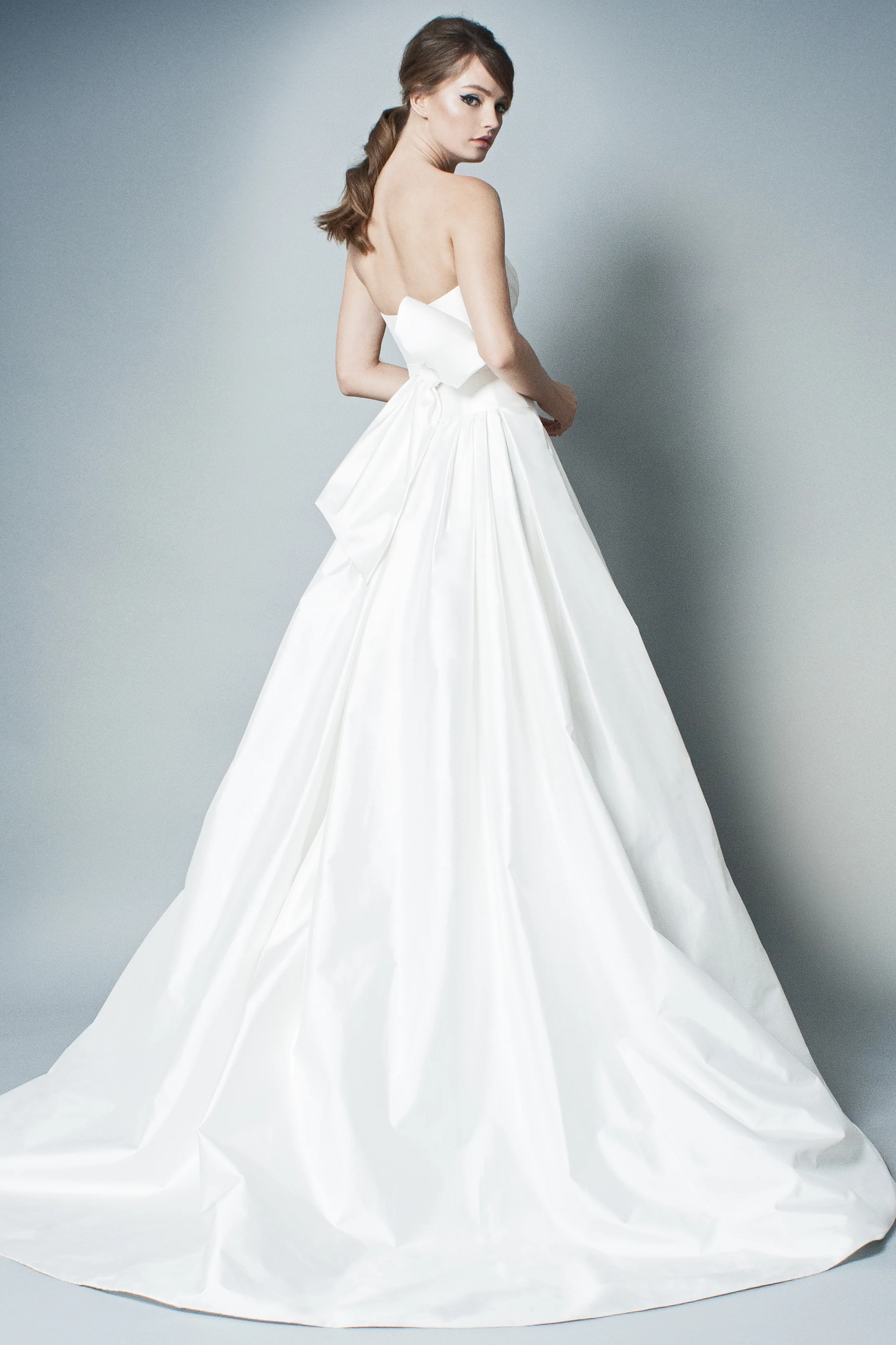 R O M O N A - Tres Parisienne Style R010