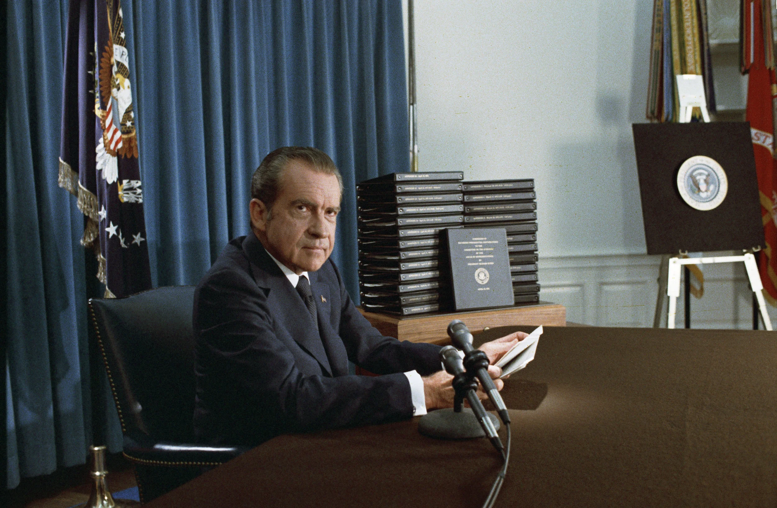 nixon_library_desk_171117.jpg
